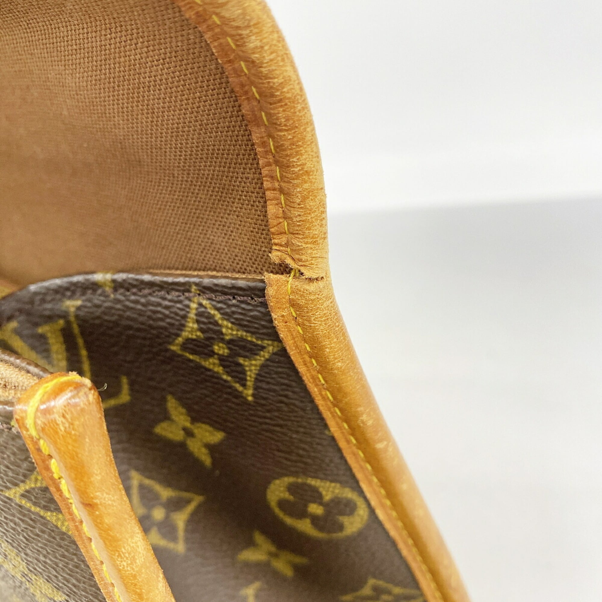 Louis Vuitton Brown Handbag (Pre-Owned)