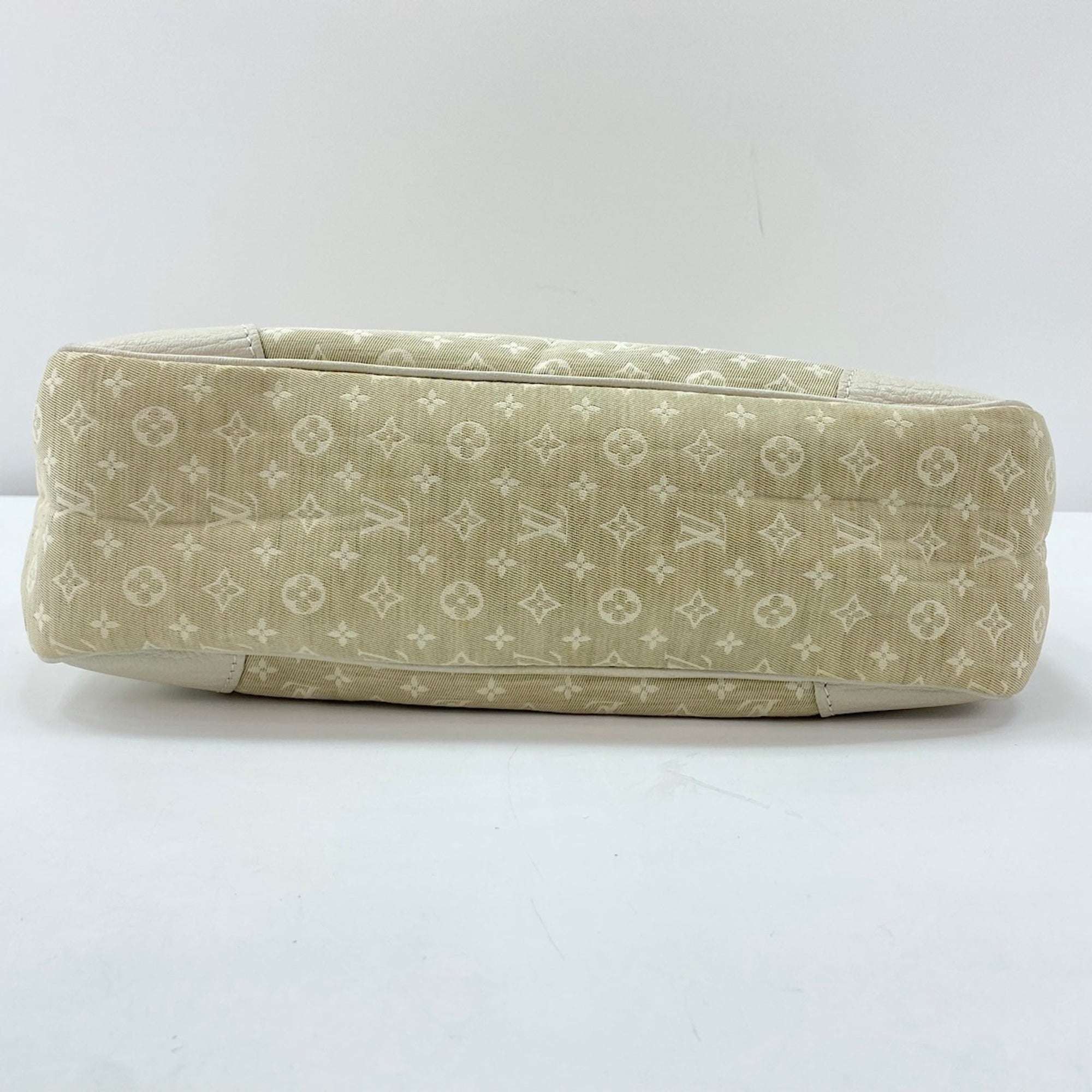Louis Vuitton Beige Shoulder Bag (Pre-Owned)