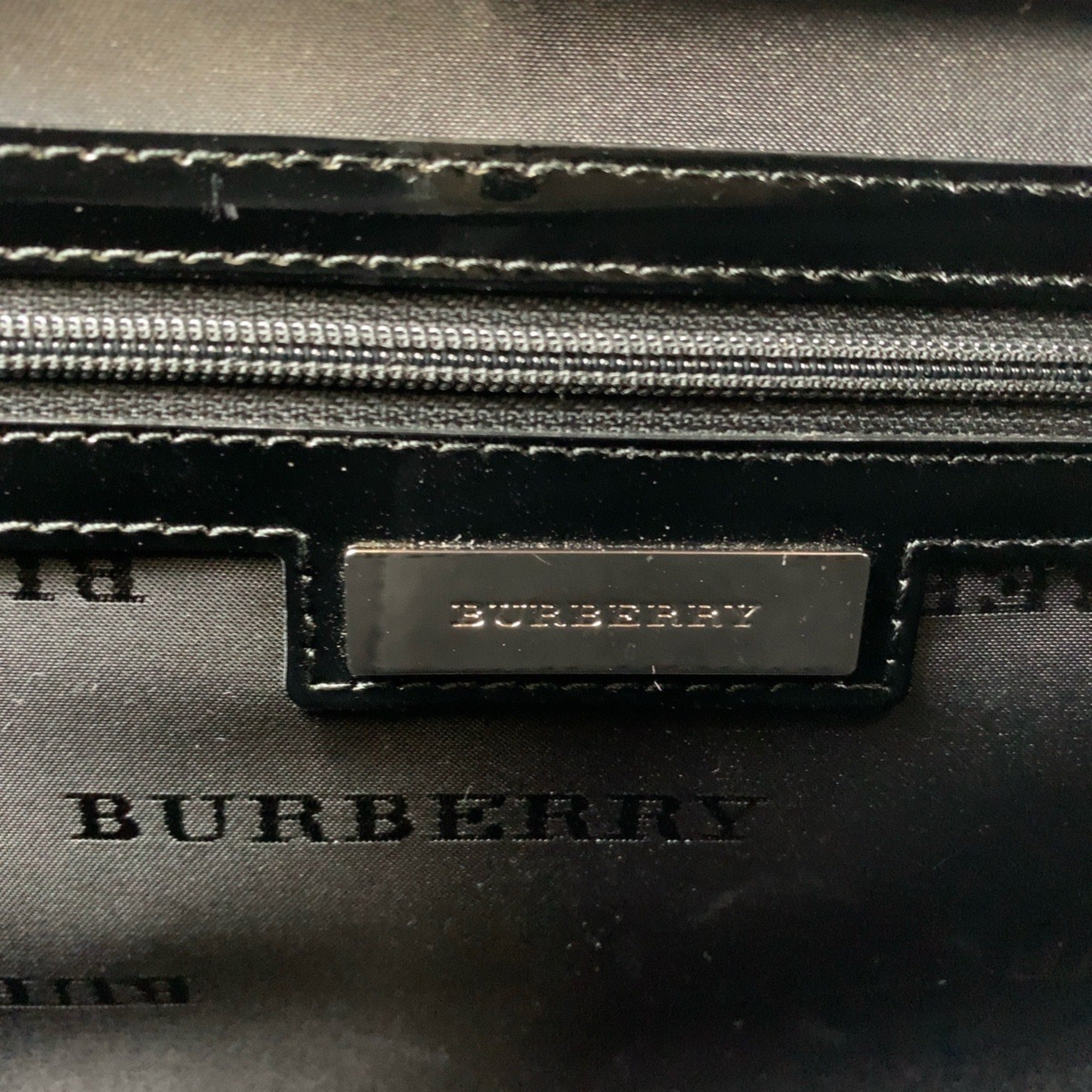 Burberry Black Patent Leather Shoulder Bag (Pre-Owned)