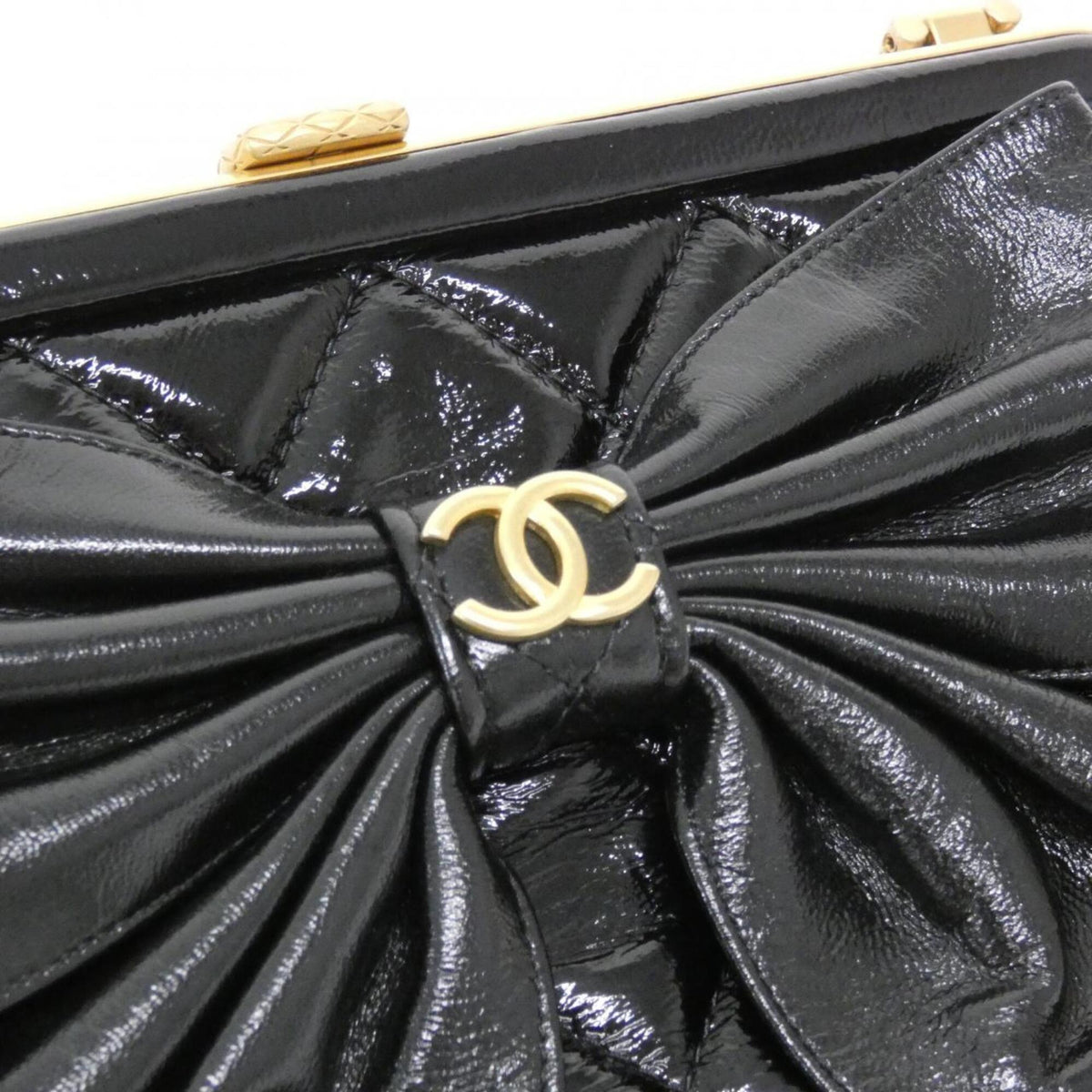 Chanel Black Leather Shoulder Bag (Pre-Owned)