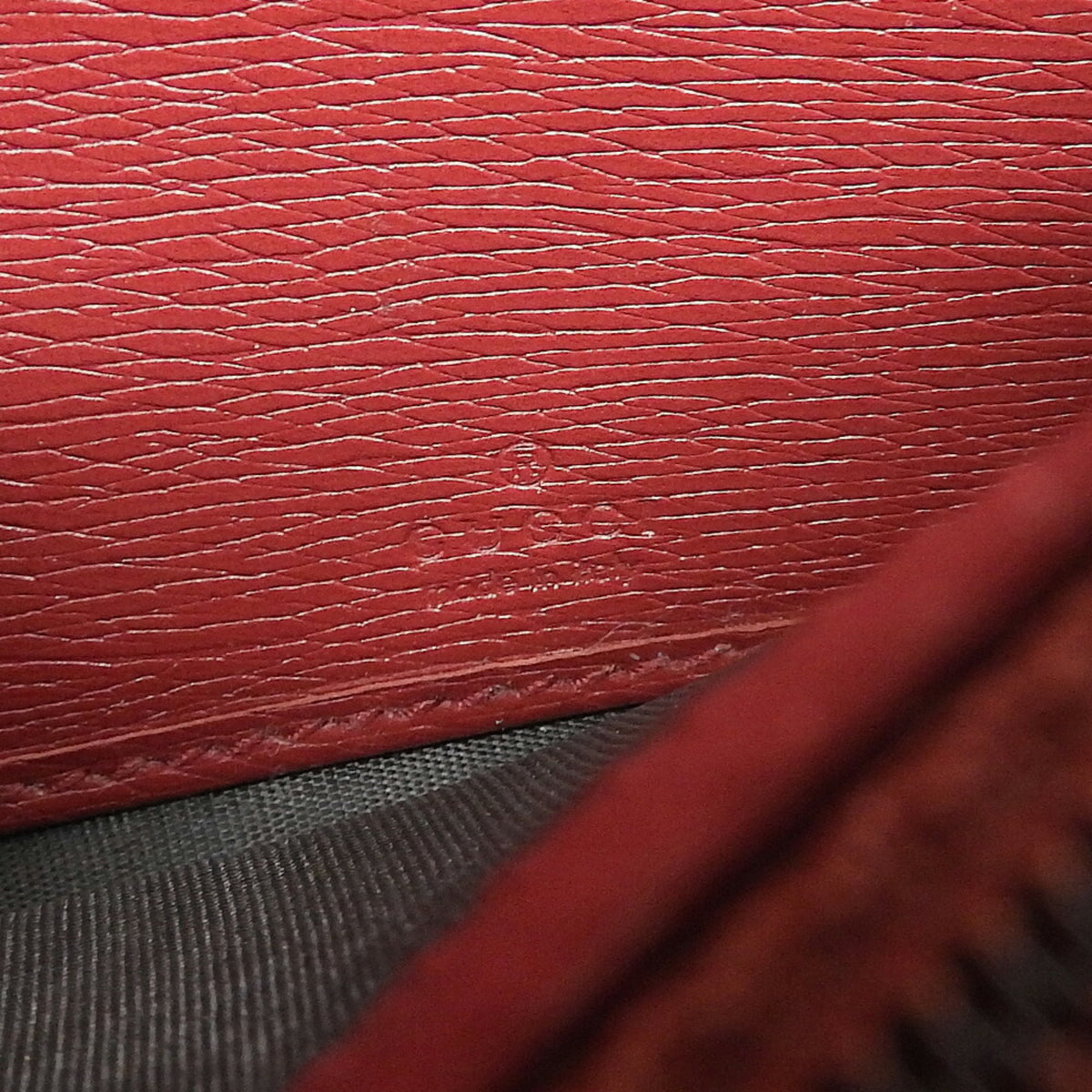 Gucci Red Color Leather Long Wallet (Bi-Fold) (Pre-Owned)