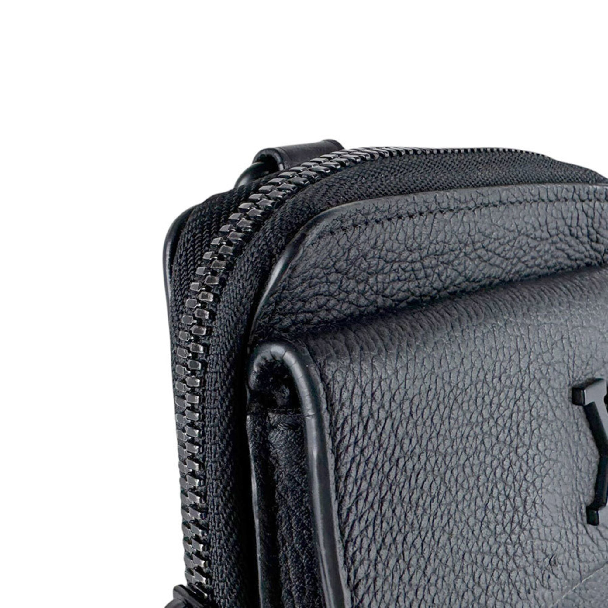 Louis Vuitton Black Leather Shoulder Bag (Pre-Owned)