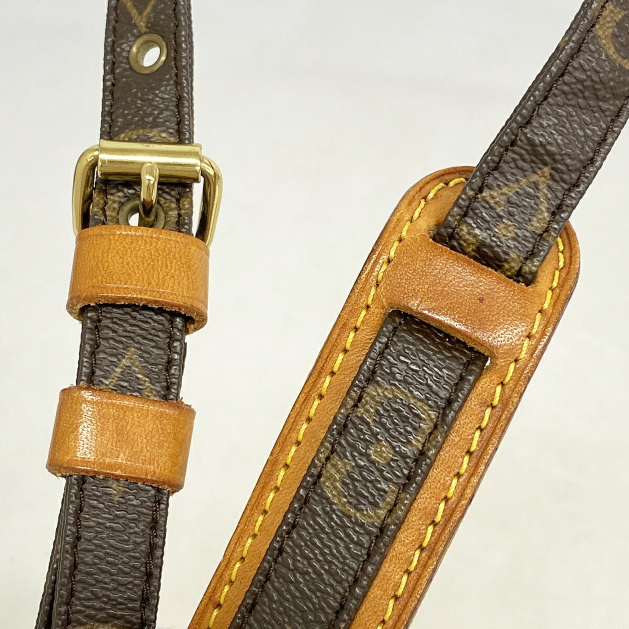 Louis Vuitton Brown Shoulder Bag (Pre-Owned)