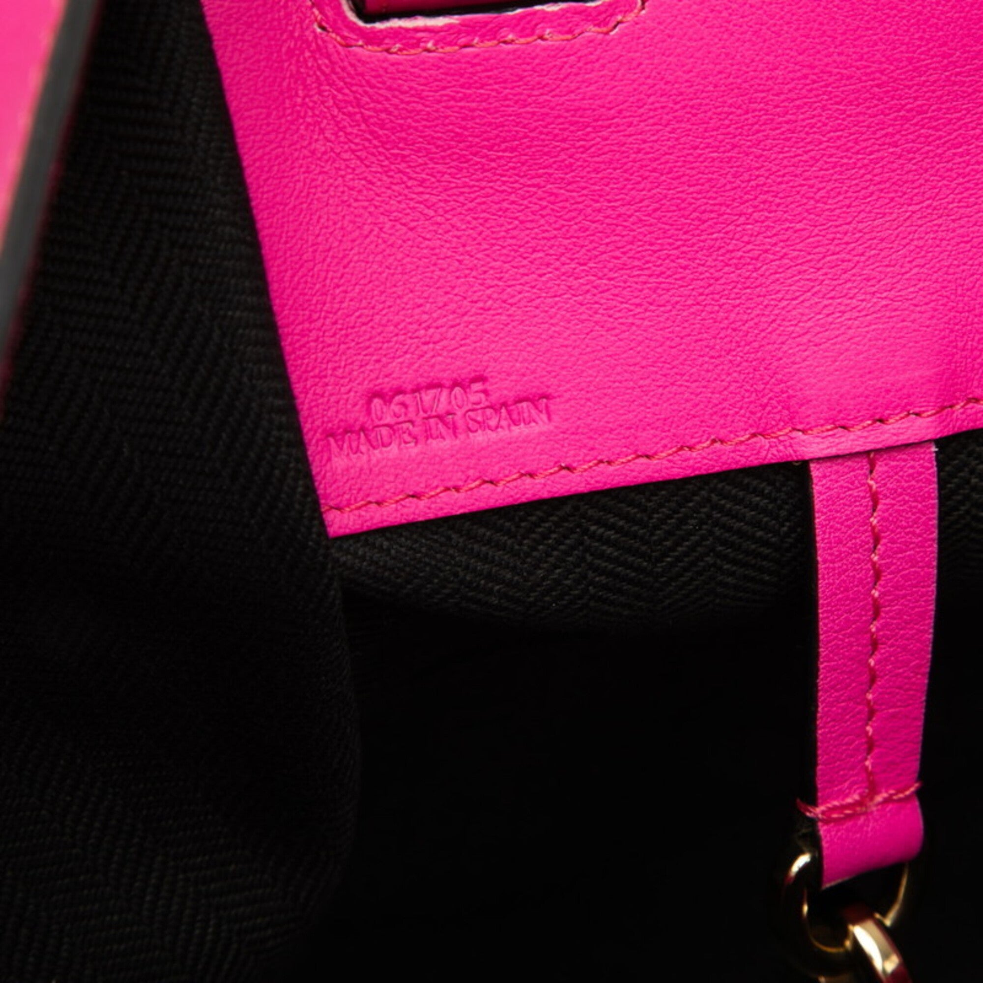 Loewe Pink White Leather Handbag Shoulder Bag (Pre-Owned)