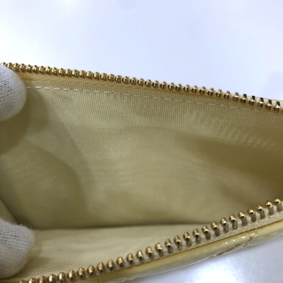 Christian Dior Beige Patent Leather Coin Purse/Coin Case (Pre-Owned)