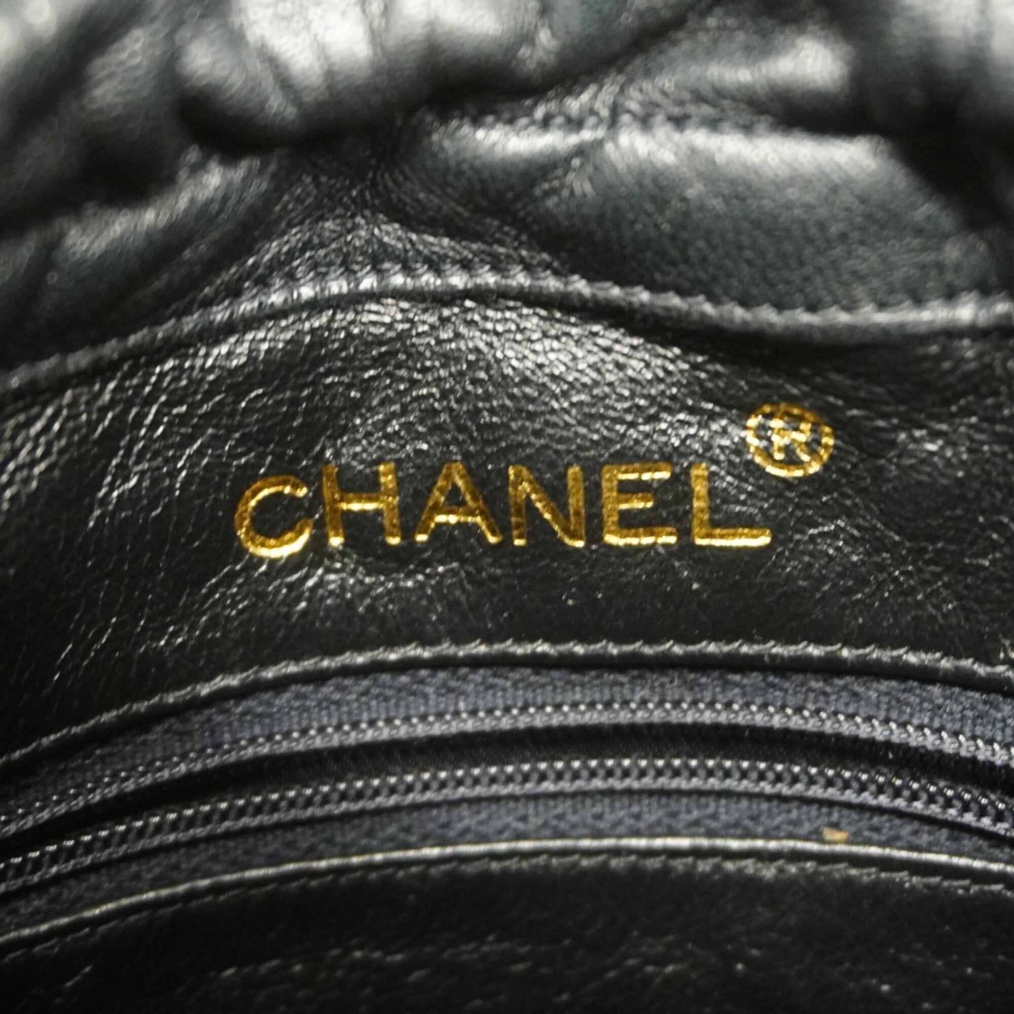 Chanel Black Leather Shoulder Bag (Pre-Owned)