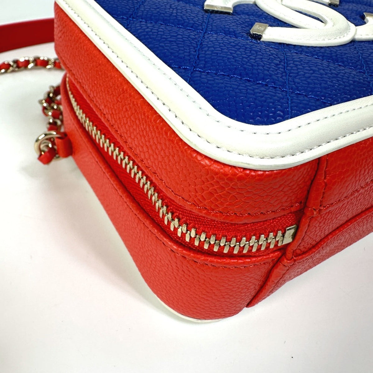 Chanel Red Leather Shoulder Bag (Pre-Owned)