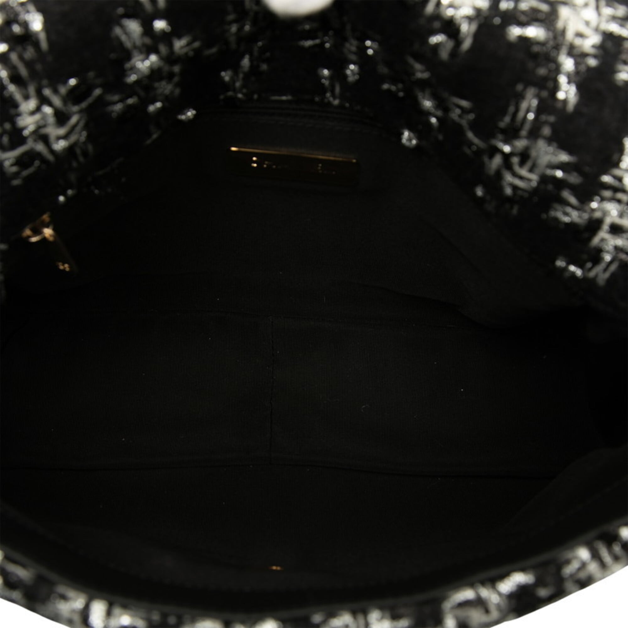 Chanel Black Tweed Shoulder Bag (Pre-Owned)