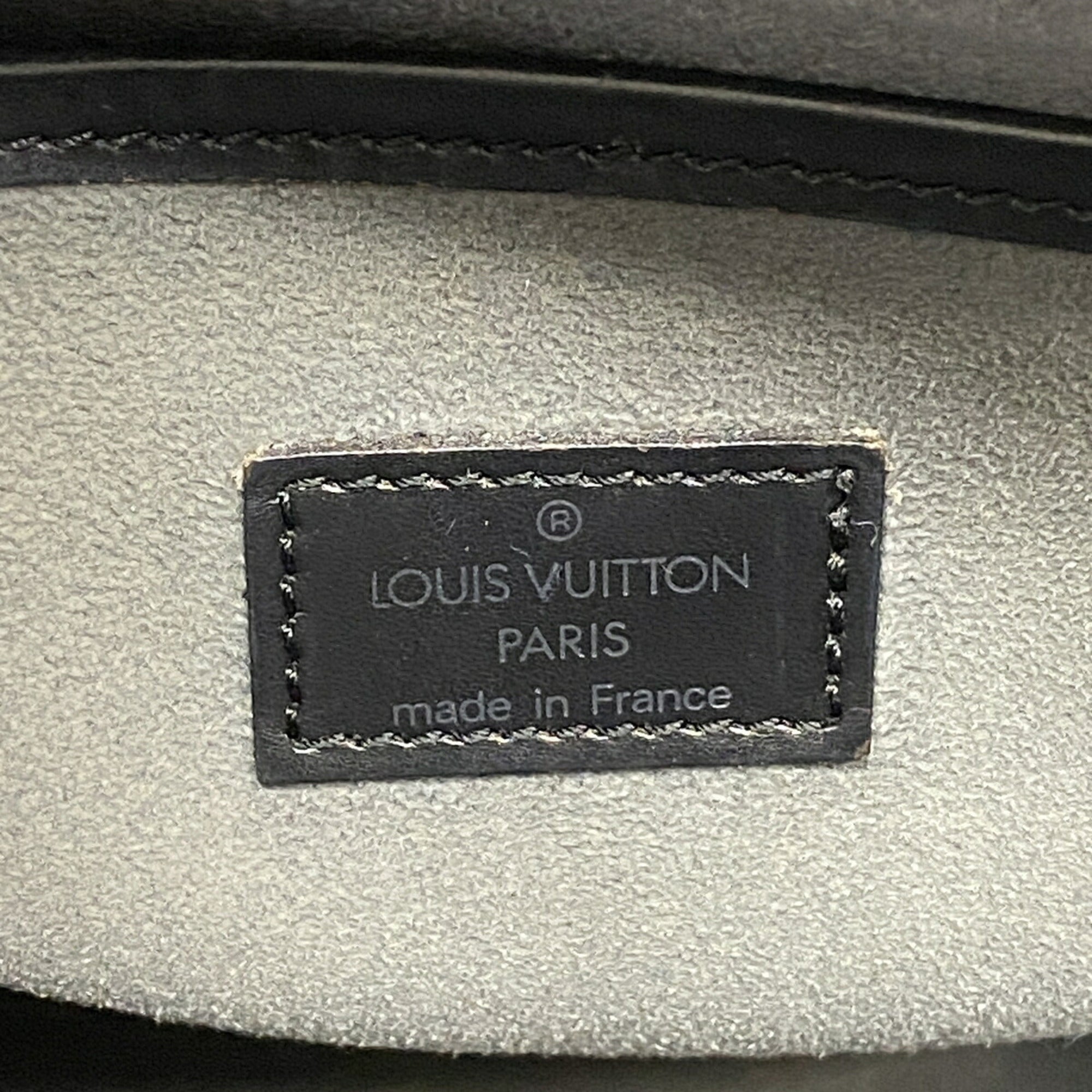 Louis Vuitton Noir Handbag (Pre-Owned)