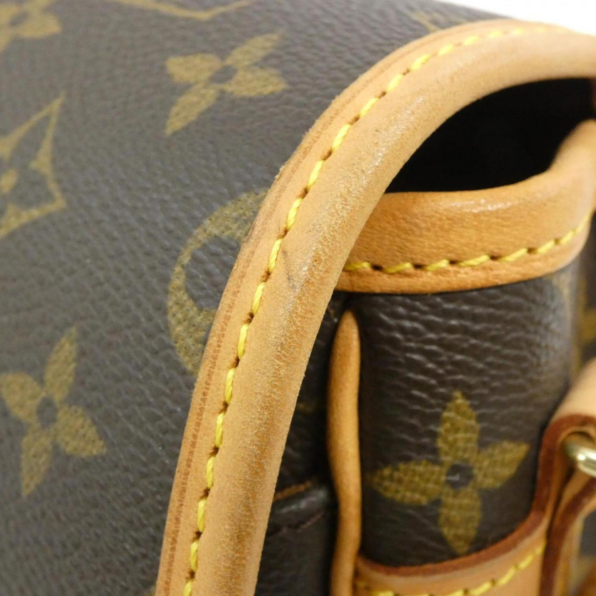 Louis Vuitton Marron Coated Canvas Shoulder Bag (Pre-Owned)