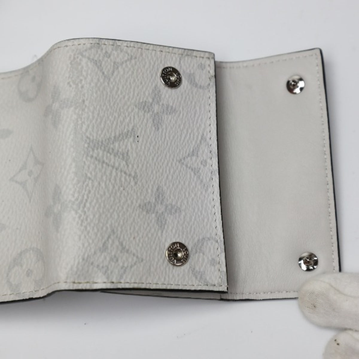 Louis Vuitton Blanc Wallet (Tri-Fold) (Pre-Owned)