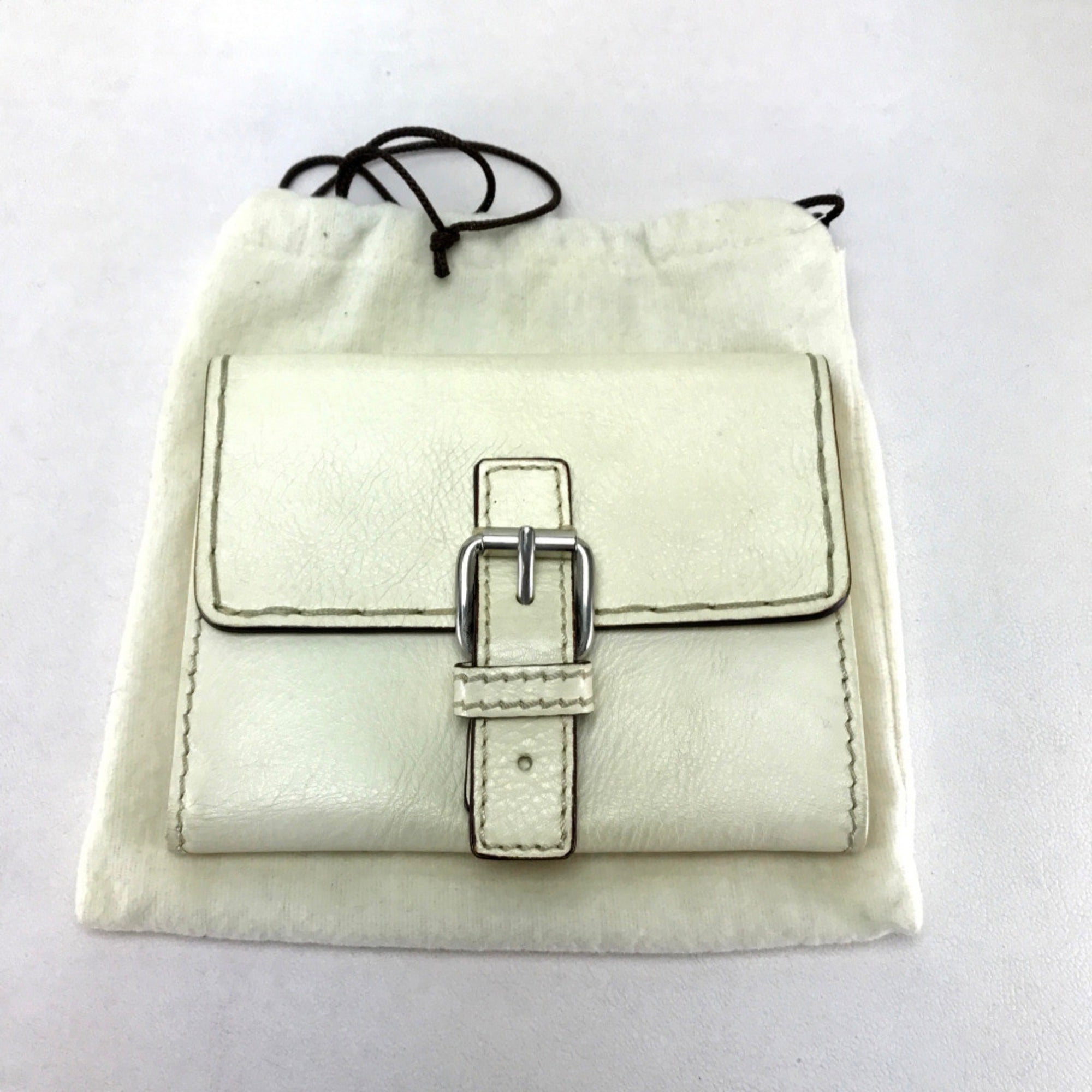 Chloé Beige Leather Wallet (Bi-Fold) (Pre-Owned)