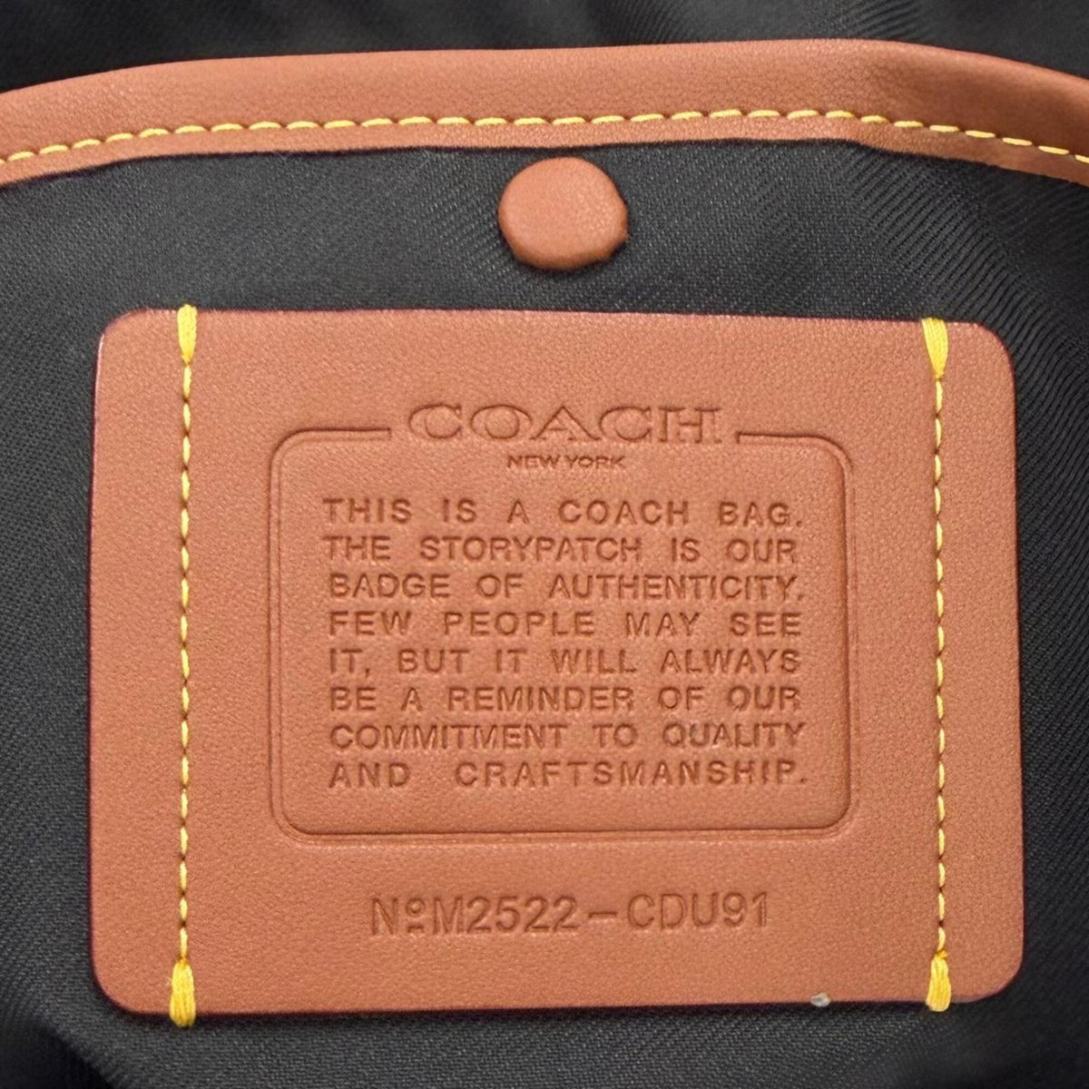 Coach Black Leather Shoulder Bag (Pre-Owned)