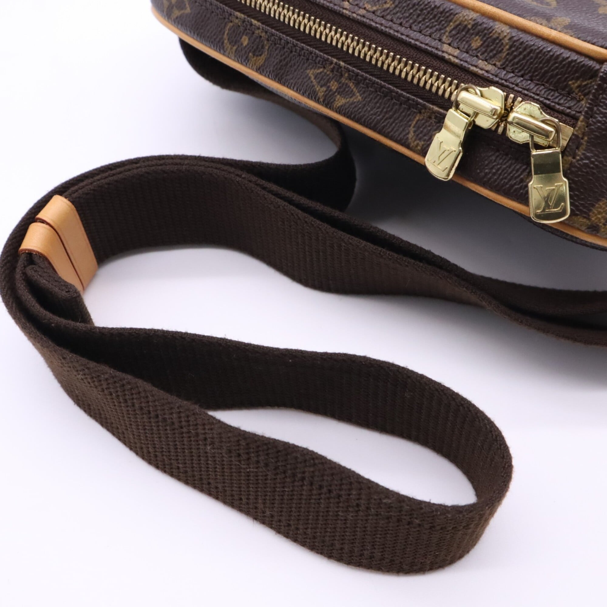 Louis Vuitton Beige Brown Coated Canvas Leather Pochette Shoulder Bag (Pre-Owned)