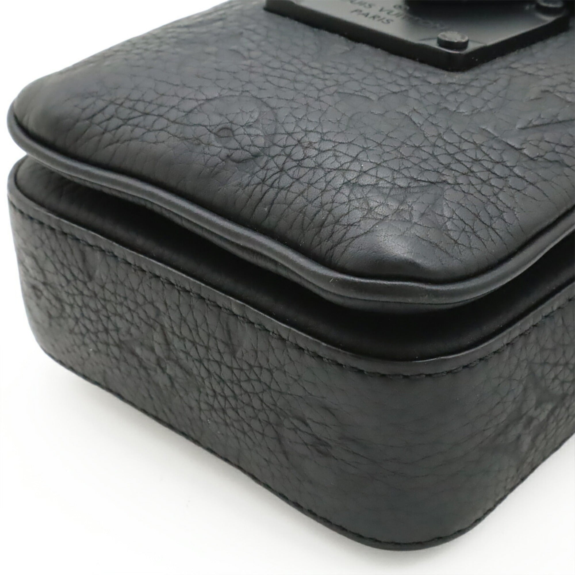 Louis Vuitton Black Noir Leather Shoulder Bag (Pre-Owned)