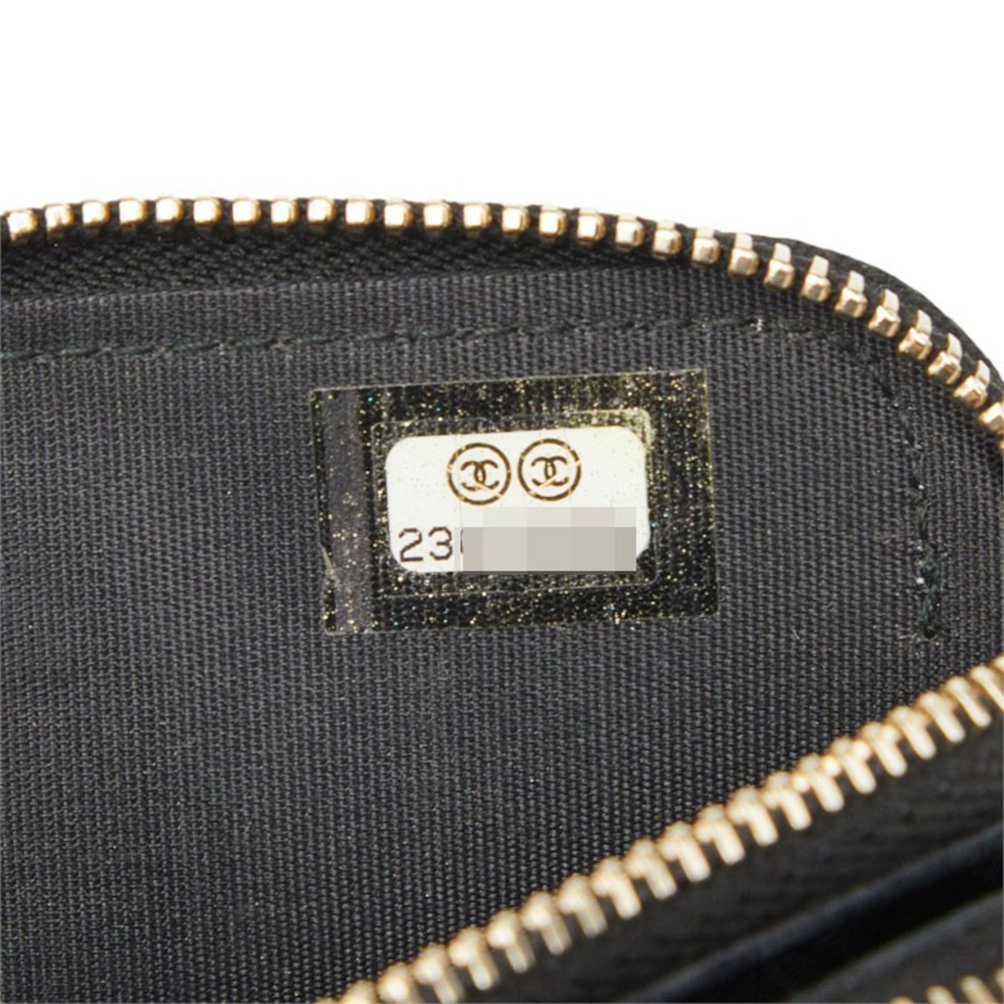 Chanel Black Leather Pochette Shoulder Bag (Pre-Owned)