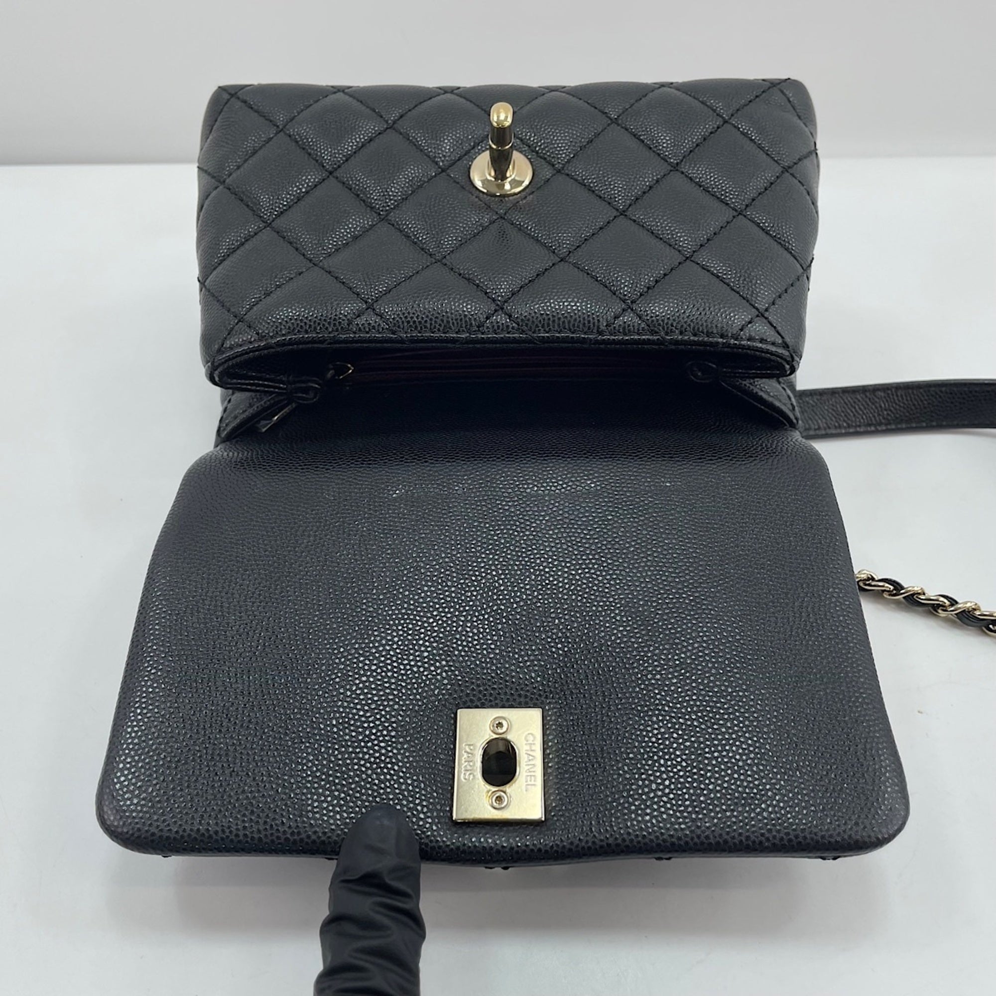 Chanel Black Handbag (Pre-Owned)
