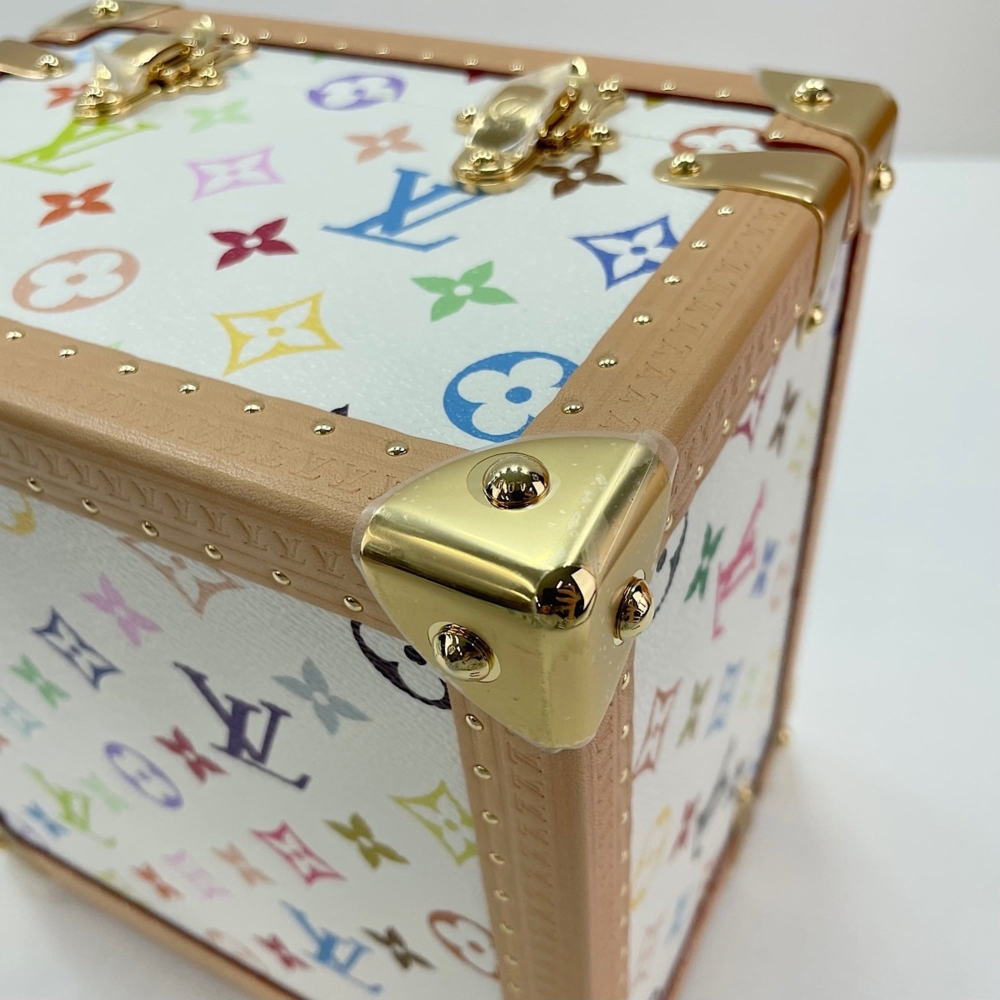 Louis Vuitton White (Pre-Owned)