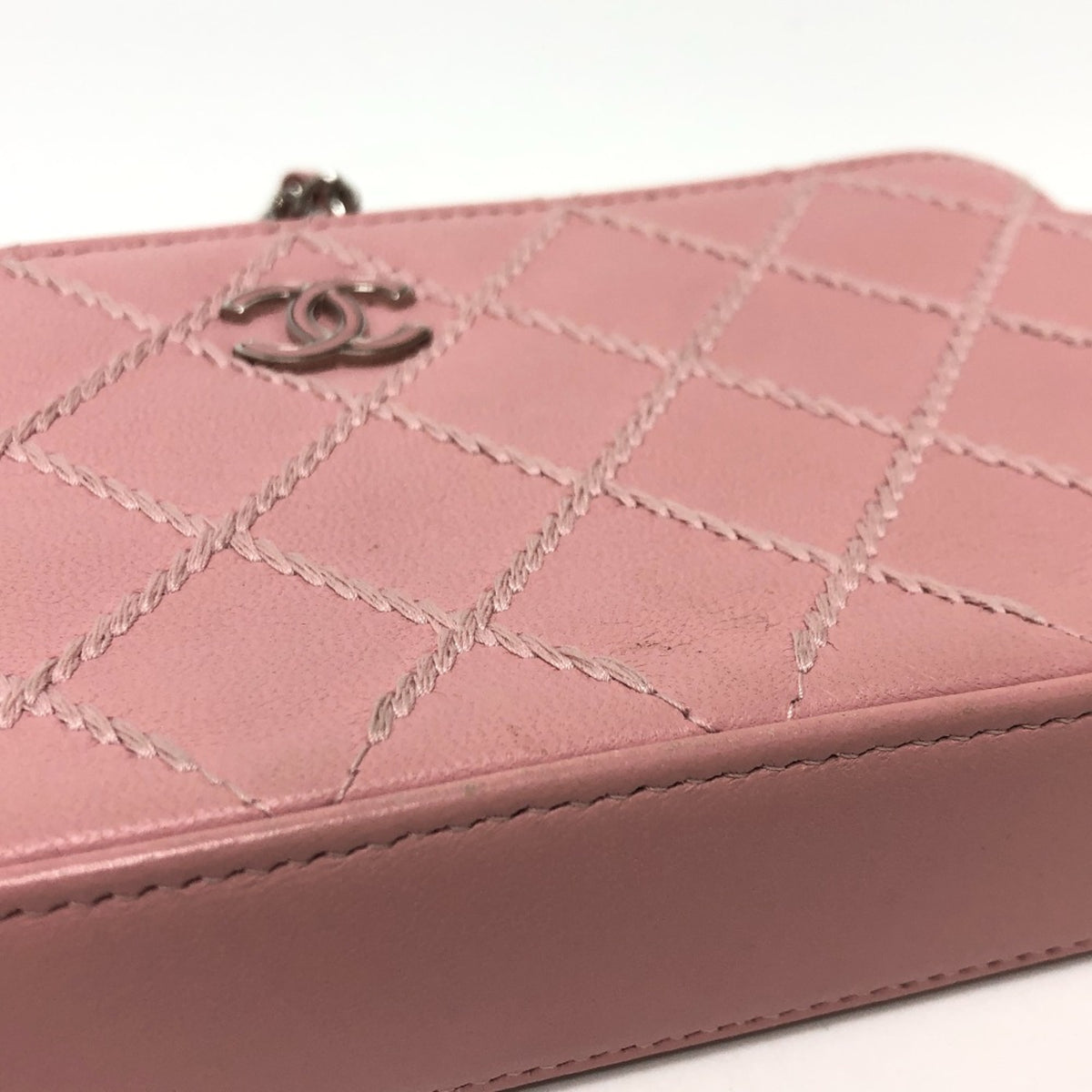 Chanel Pink Leather Shoulder Bag (Pre-Owned)
