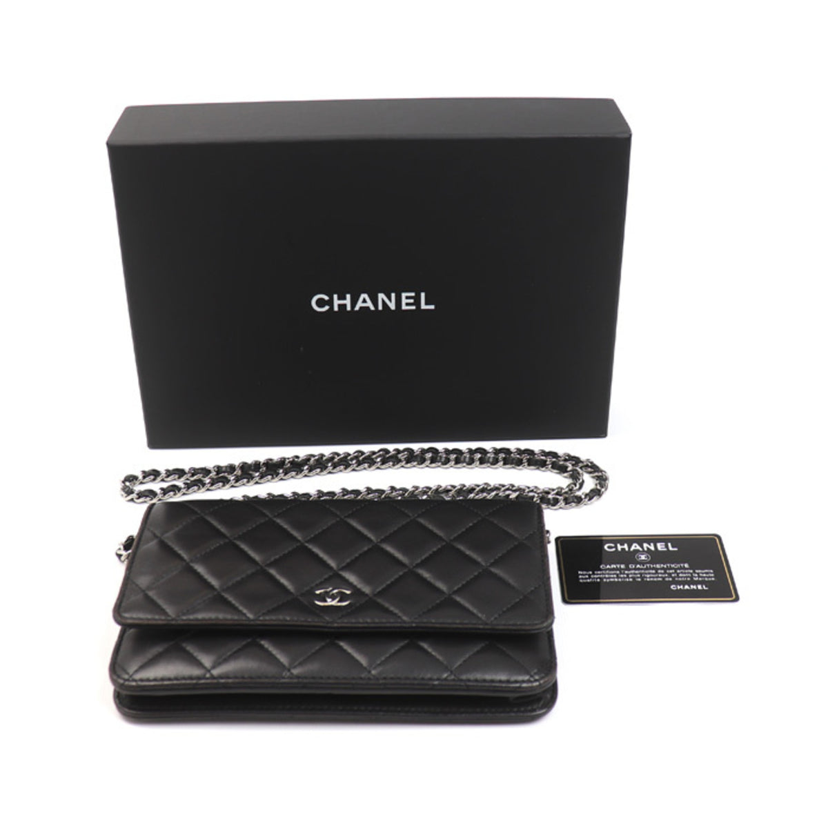 Chanel Black Leather Shoulder Bag (Pre-Owned)