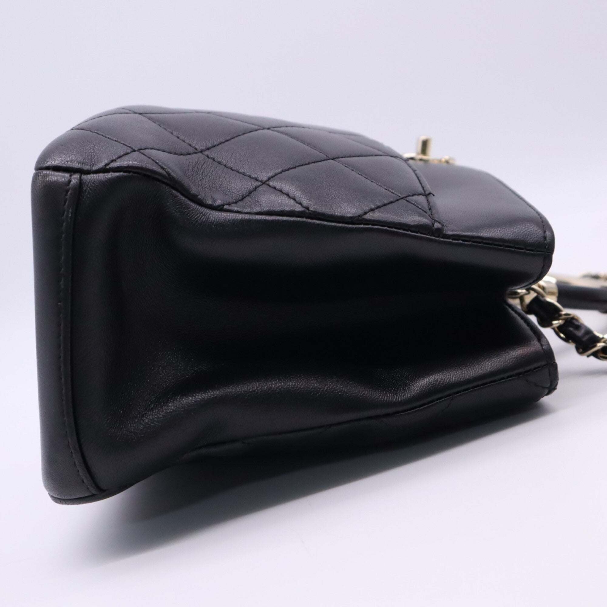 Chanel Matelasse Black Leather Handbag (Pre-Owned)