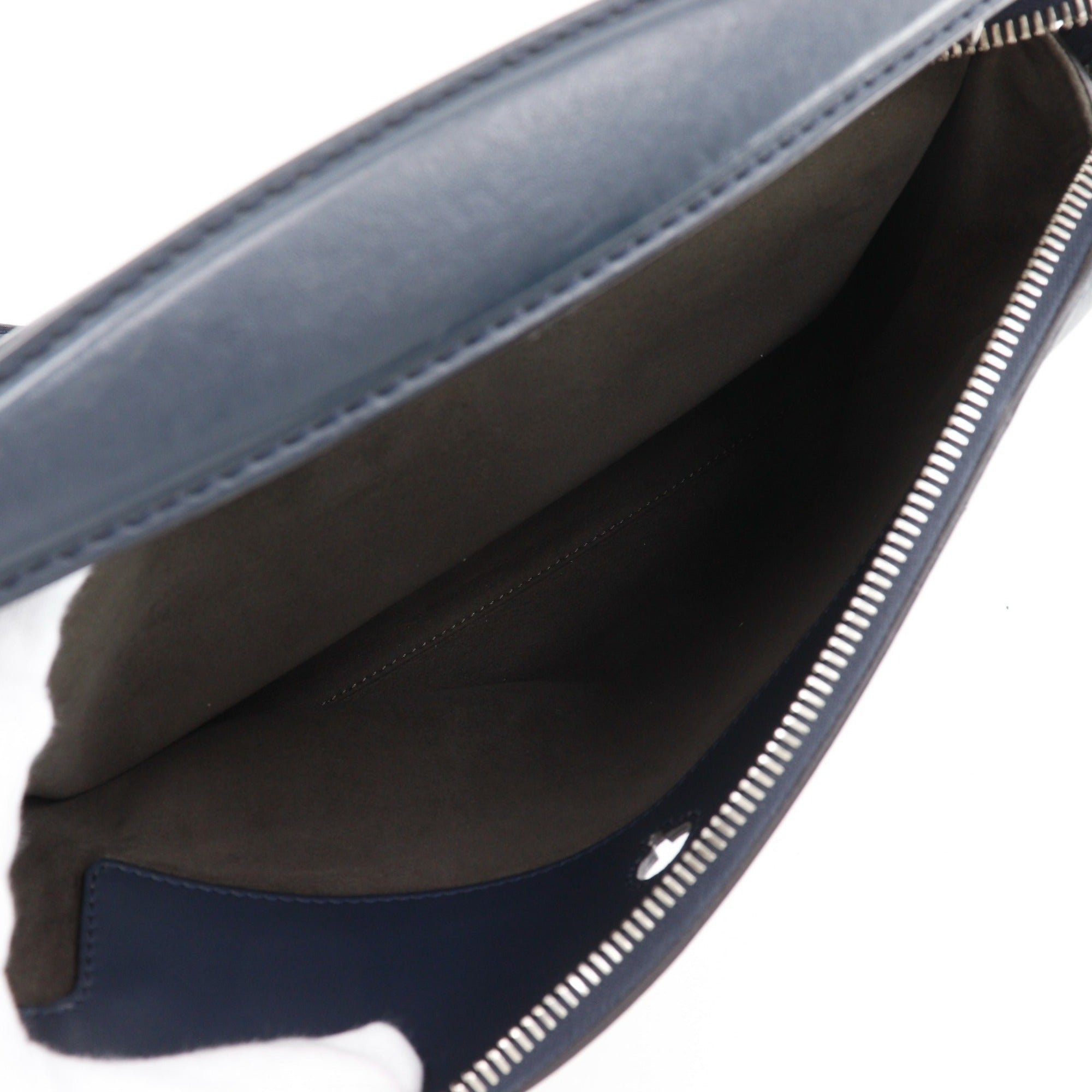 Fendi Navy Leather Handbag (Pre-Owned)