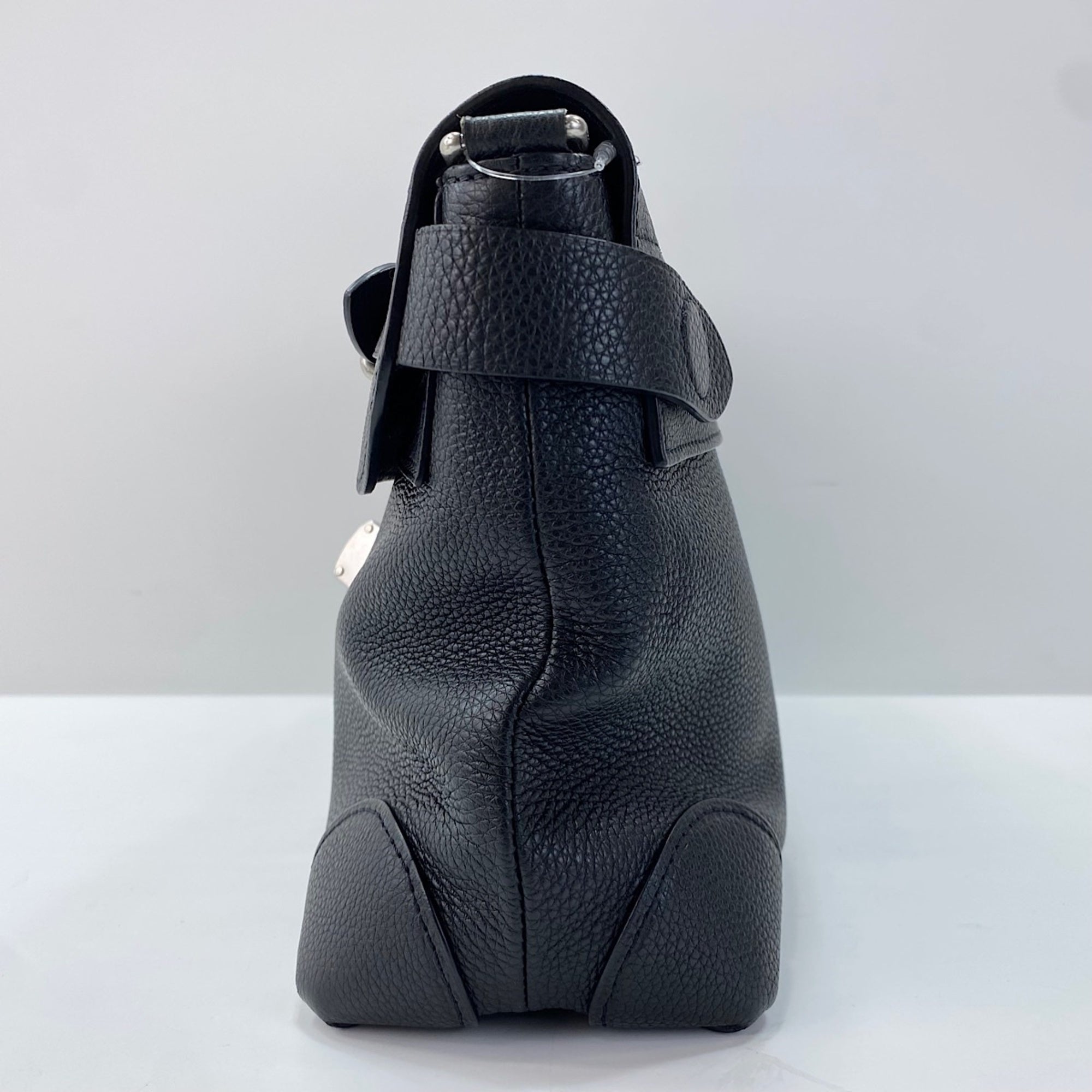 Louis Vuitton Black Shoulder Bag (Pre-Owned)