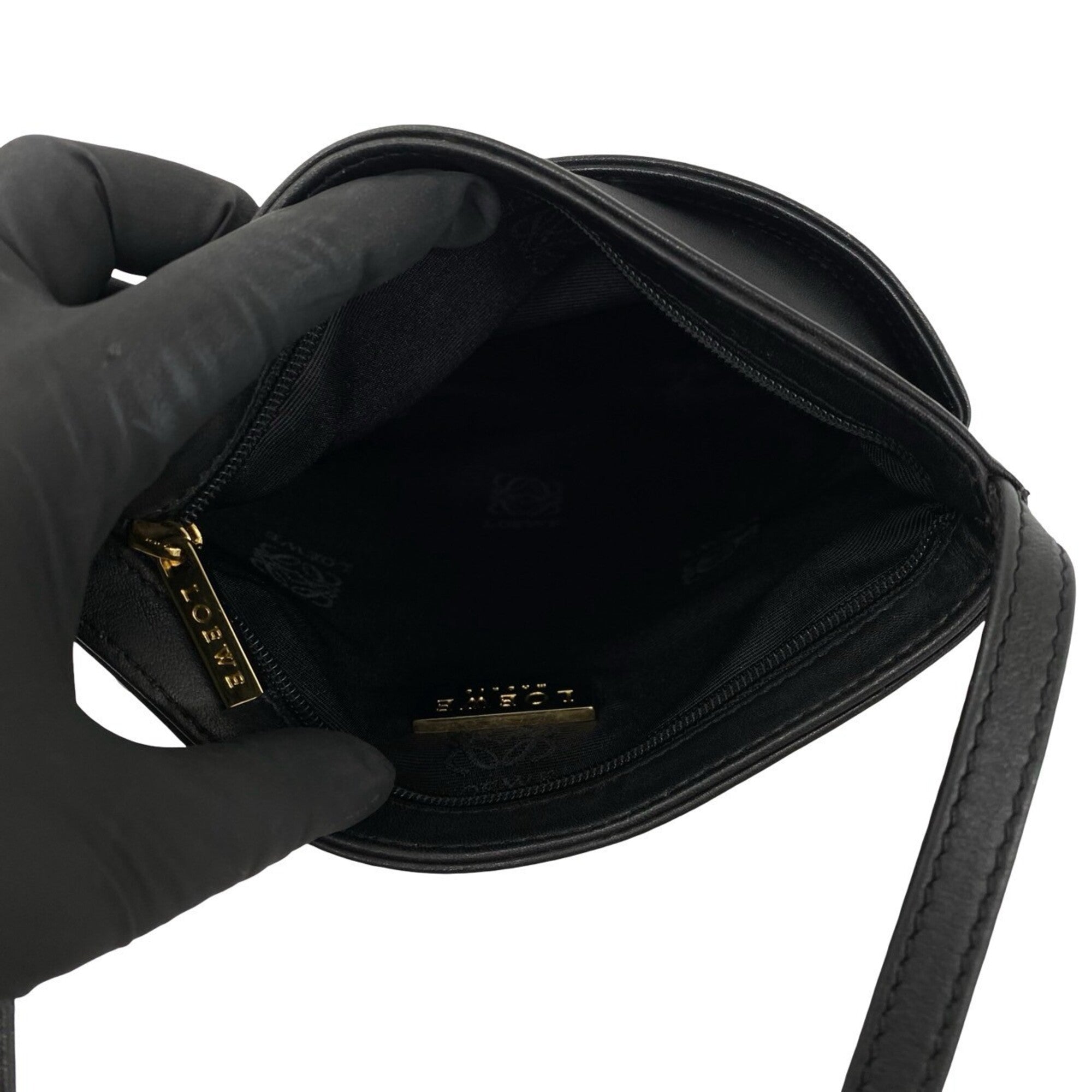 Loewe Black Leather Pochette Shoulder Bag (Pre-Owned)