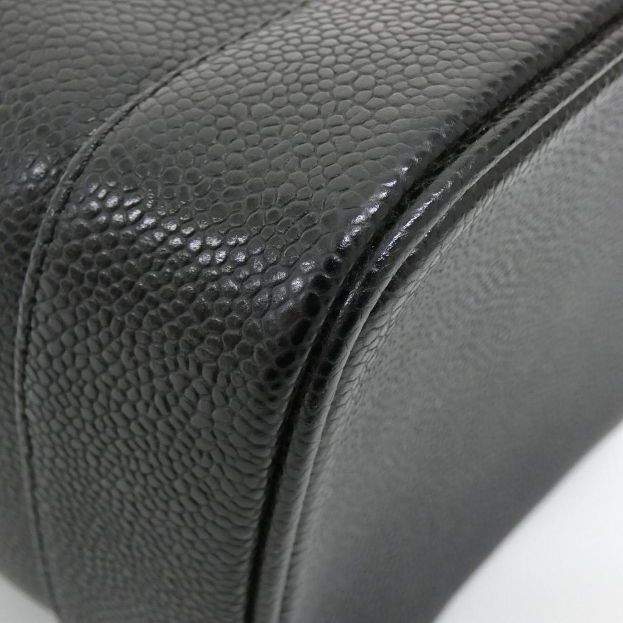 Chanel Black Grained Calfskin Handbag (Pre-Owned)