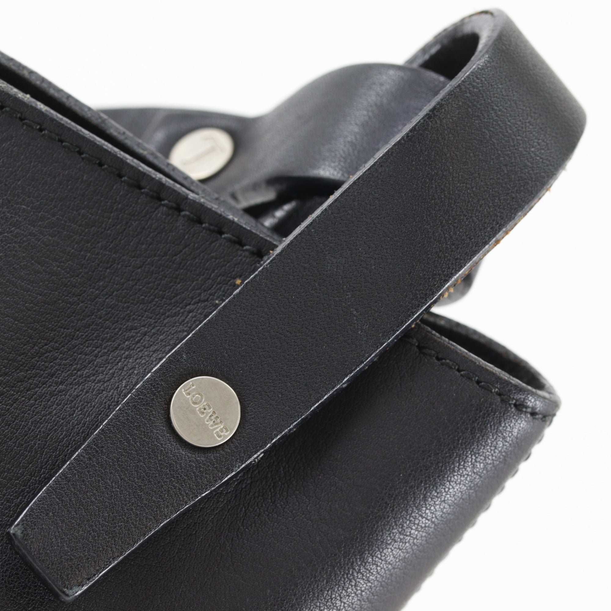 Loewe Black Leather Shoulder Bag (Pre-Owned)