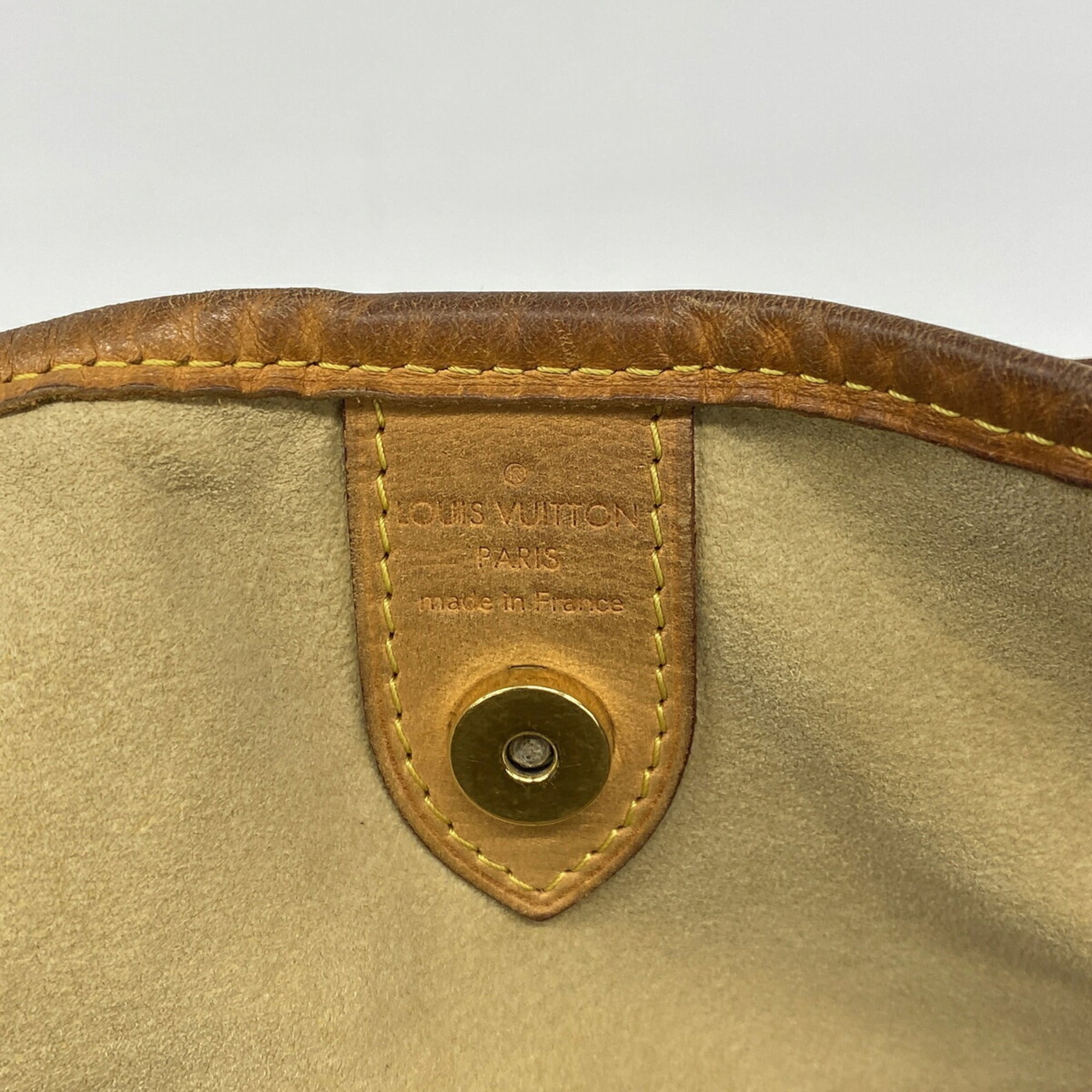 Louis Vuitton Brown Shoulder Bag (Pre-Owned)