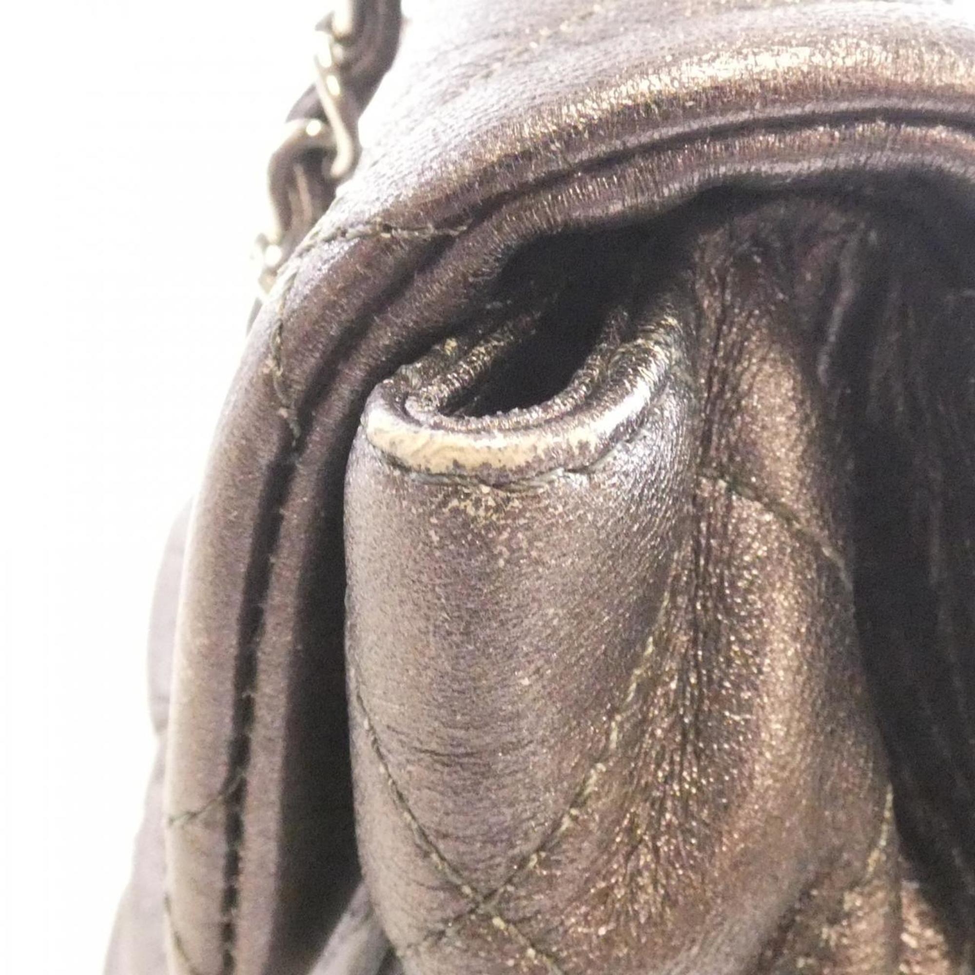 Chanel Silver Leather Shoulder Bag (Pre-Owned)