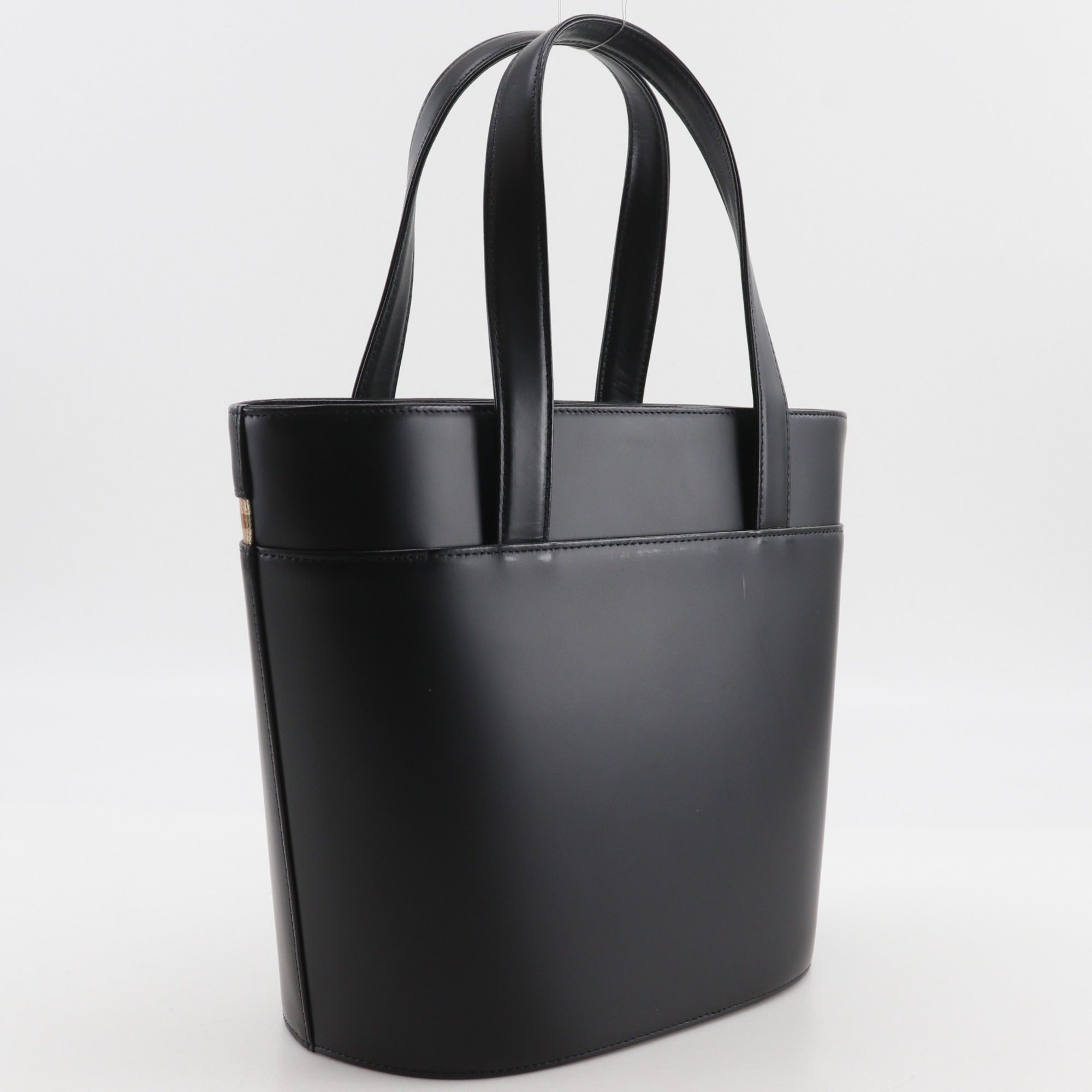 Burberry Black Leather Handbag (Pre-Owned)