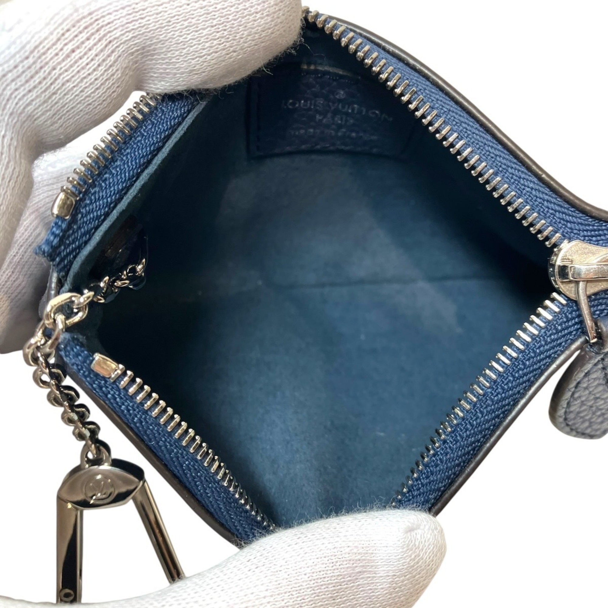 Louis Vuitton Navy Leather Pochette (Pre-Owned)
