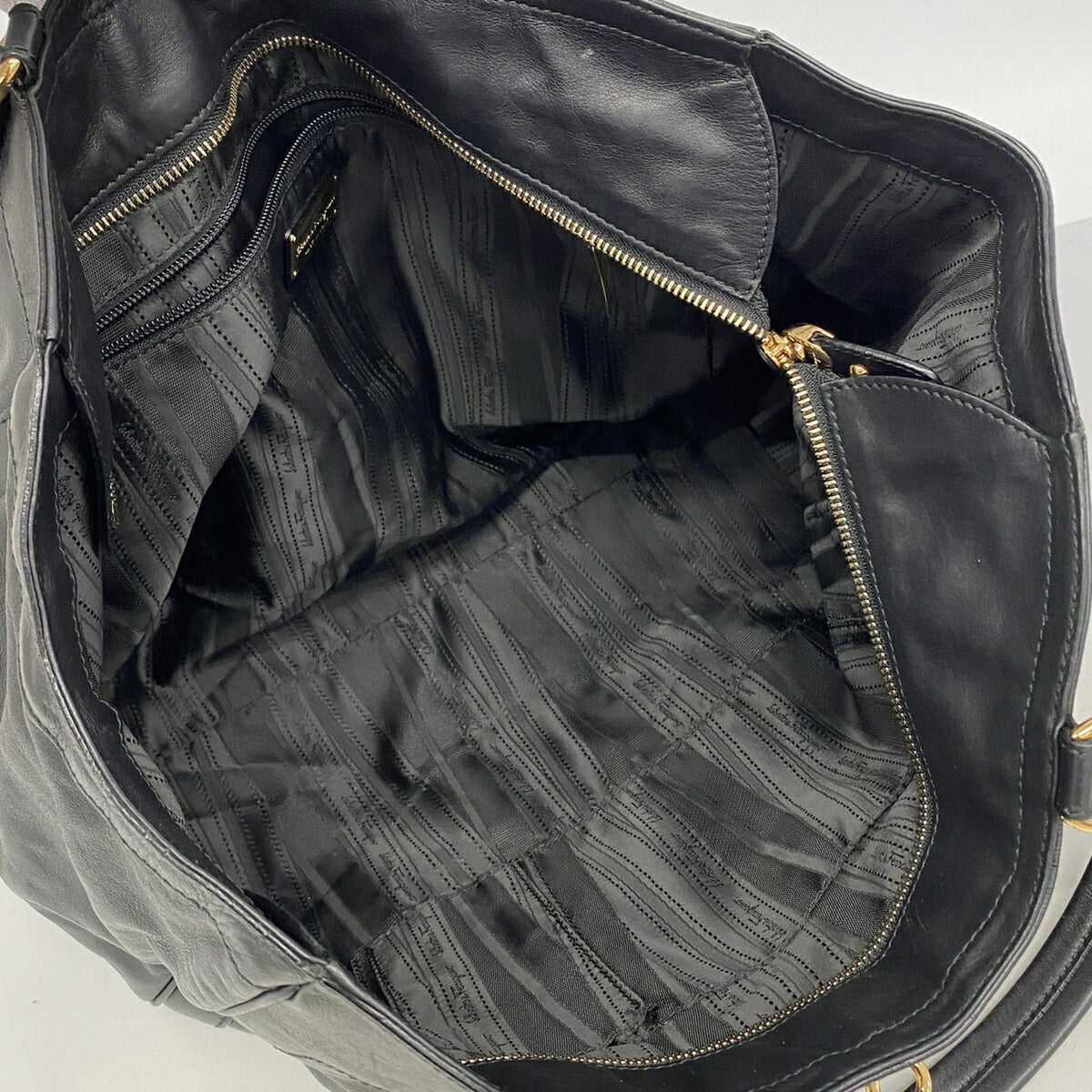 Salvatore Ferragamo Black Leather Tote Bag (Pre-Owned)