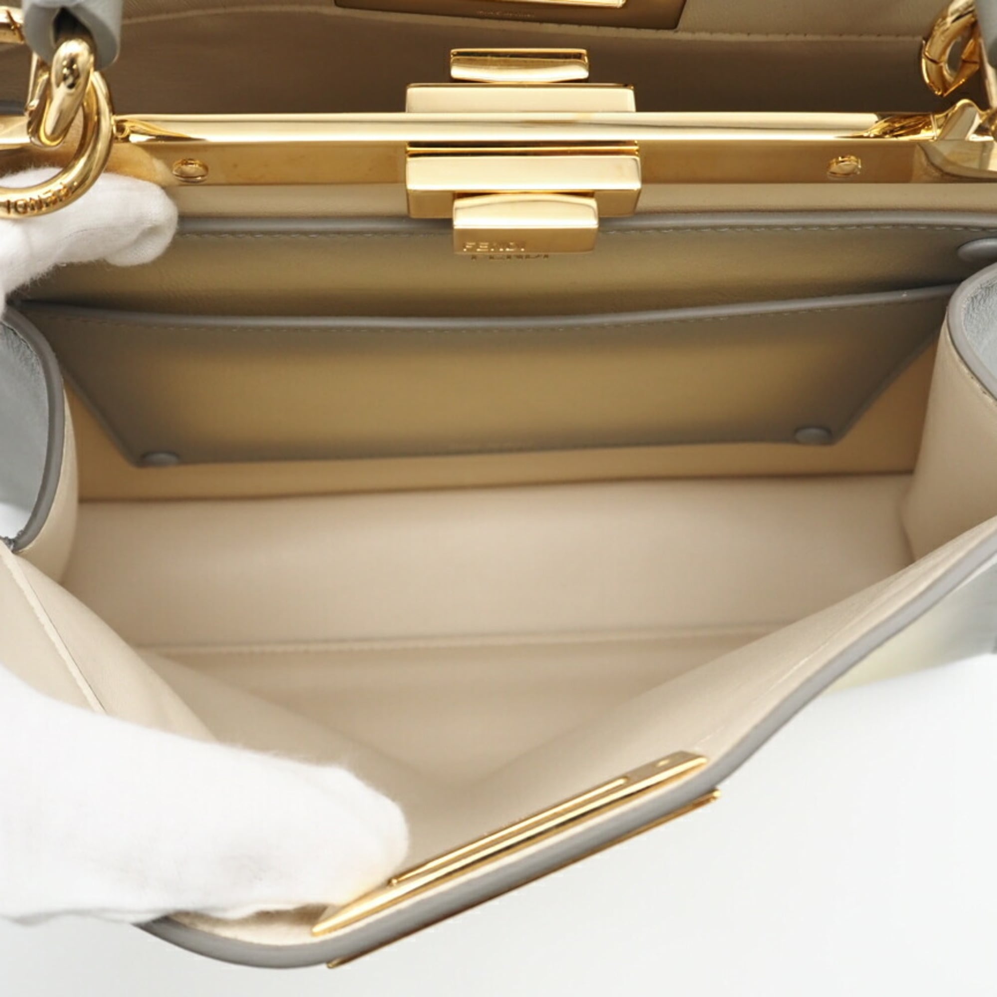 Fendi Cream Gray Leather Shoulder Bag (Pre-Owned)