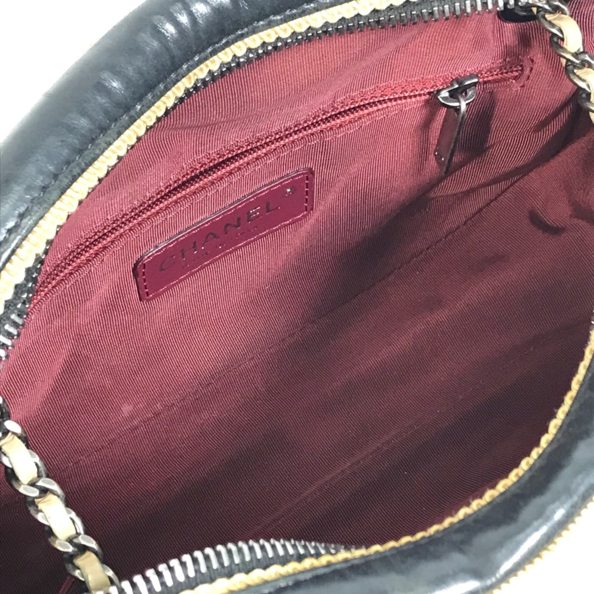 Chanel Beige Leather Shoulder Bag (Pre-Owned)