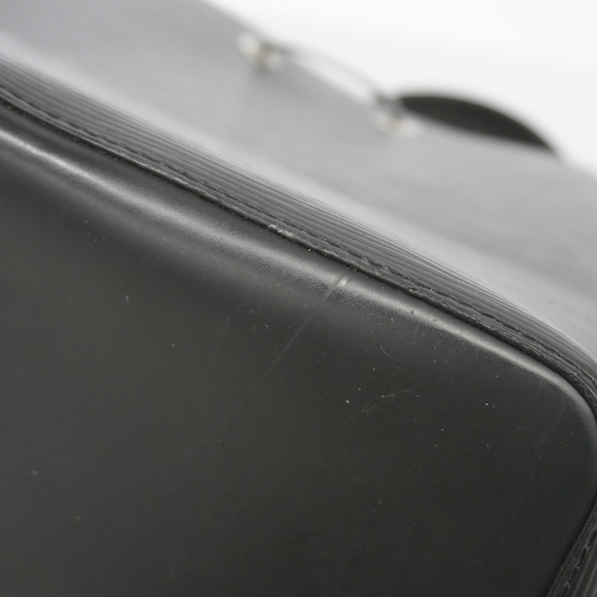 Louis Vuitton Noir Handbag (Pre-Owned)