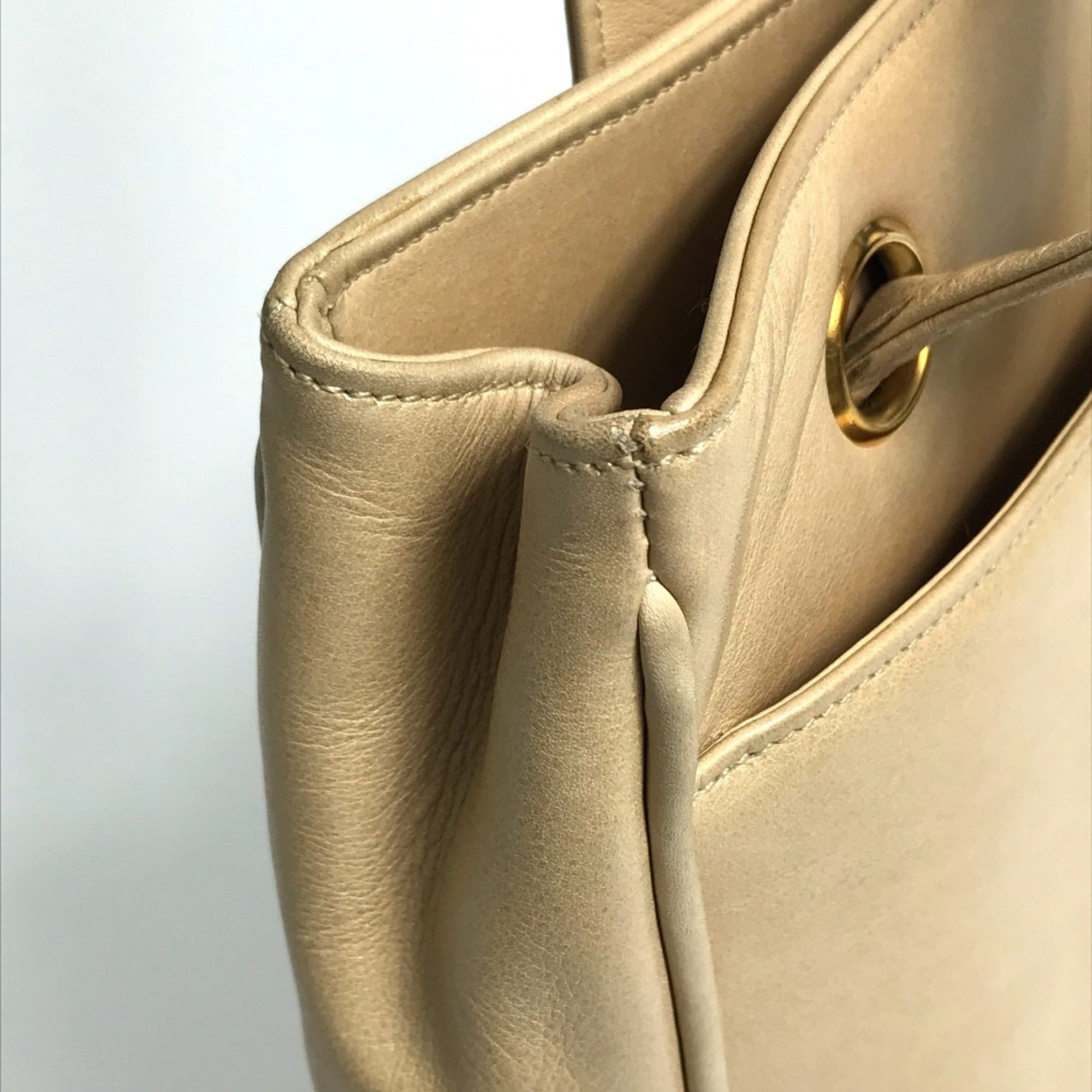 Chanel Beige Leather Shoulder Bag Tote Bag (Pre-Owned)