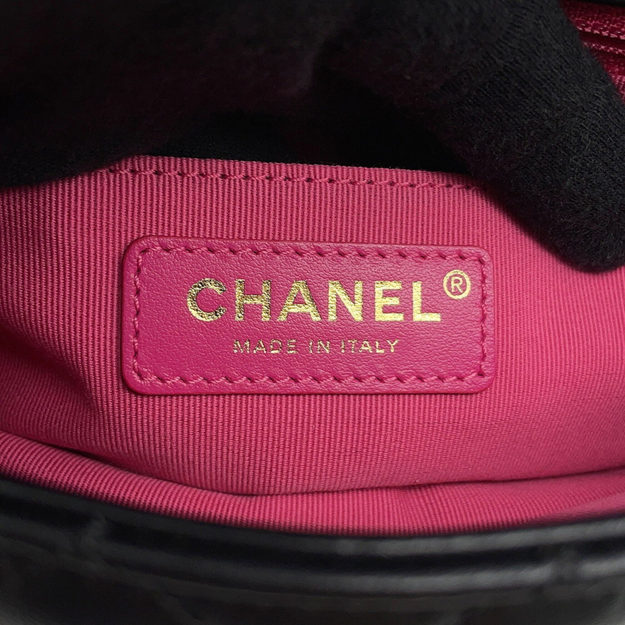 Chanel Black Leather Handbag Shoulder Bag (Pre-Owned)