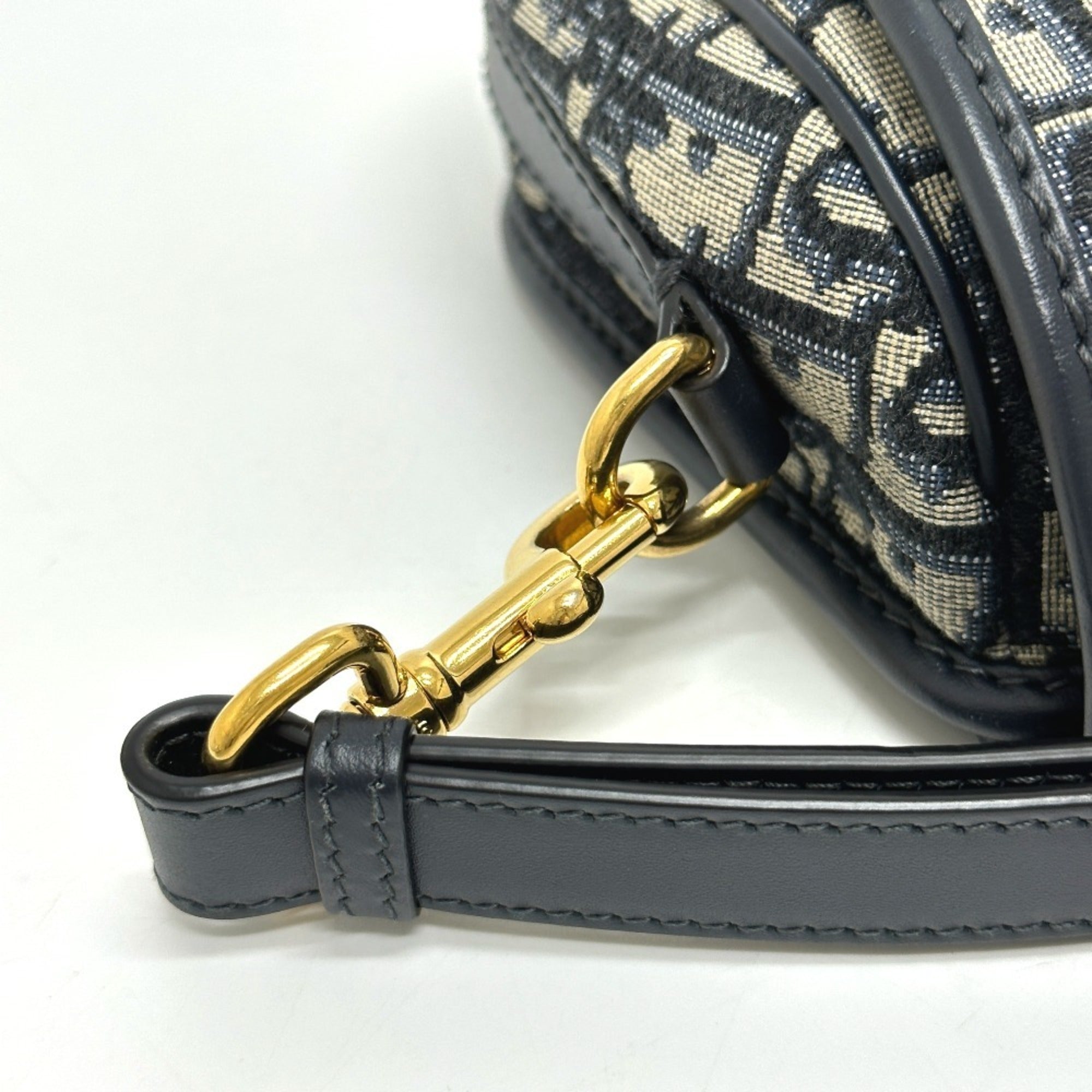 Christian Dior Gray Leather Shoulder Bag (Pre-Owned)