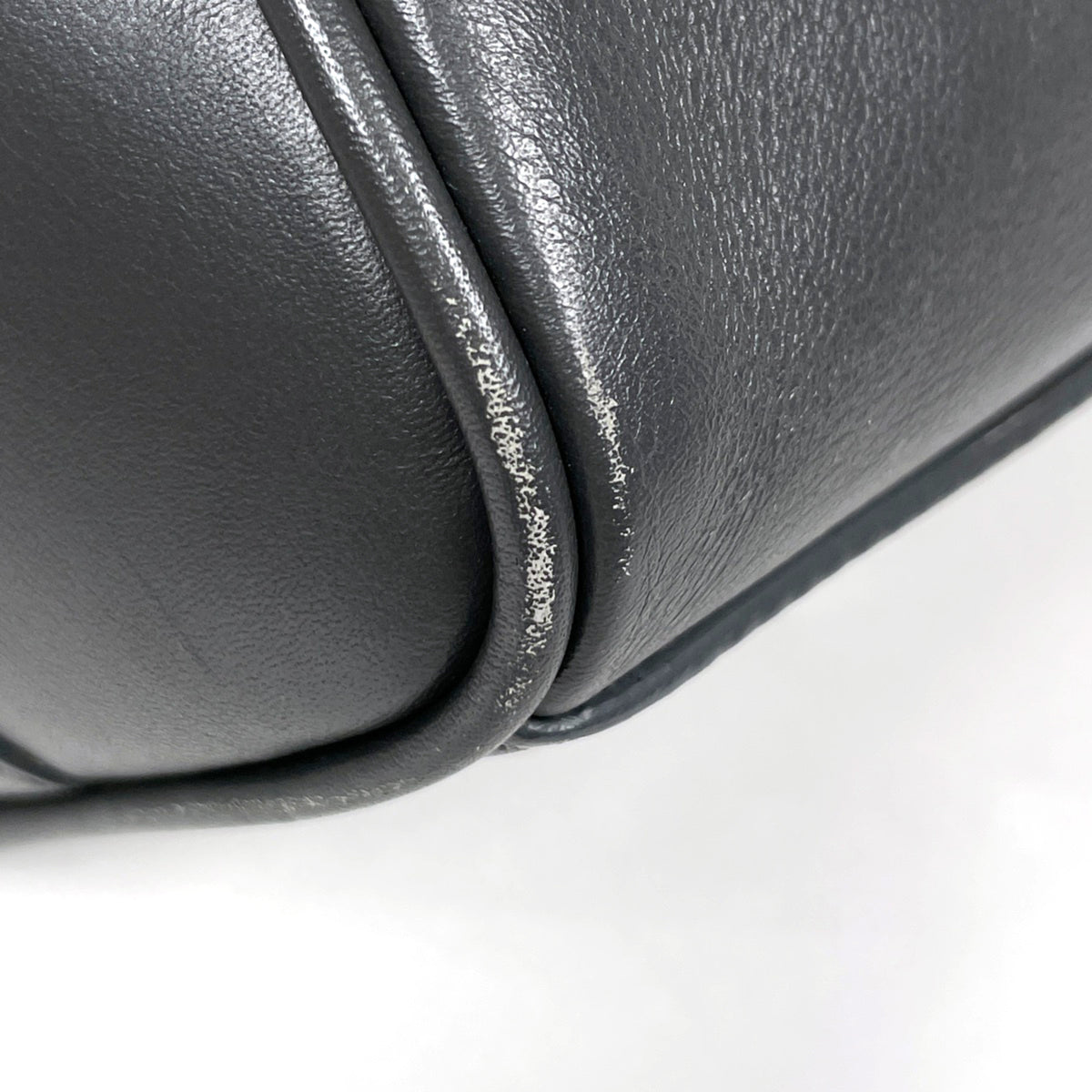Yves Saint Laurent Gray Leather Handbag (Pre-Owned)
