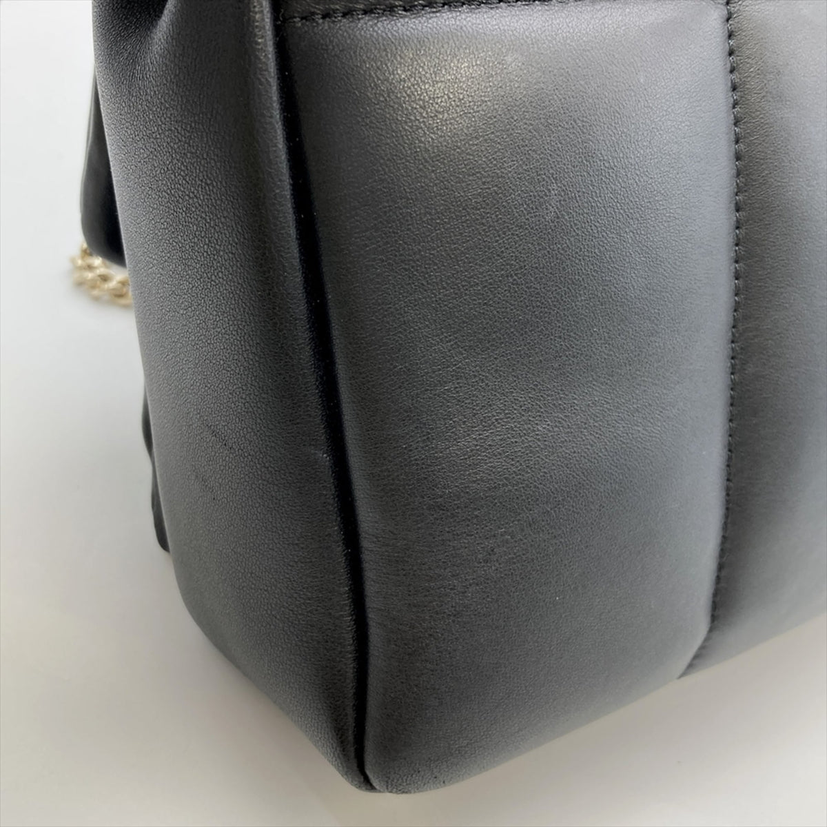 Salvatore Ferragamo Black Leather Shoulder Bag (Pre-Owned)