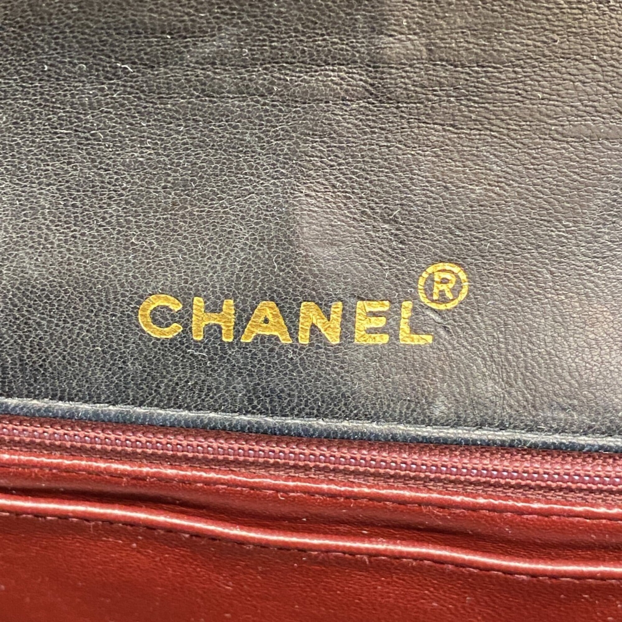 Chanel Black Leather Shoulder Bag (Pre-Owned)