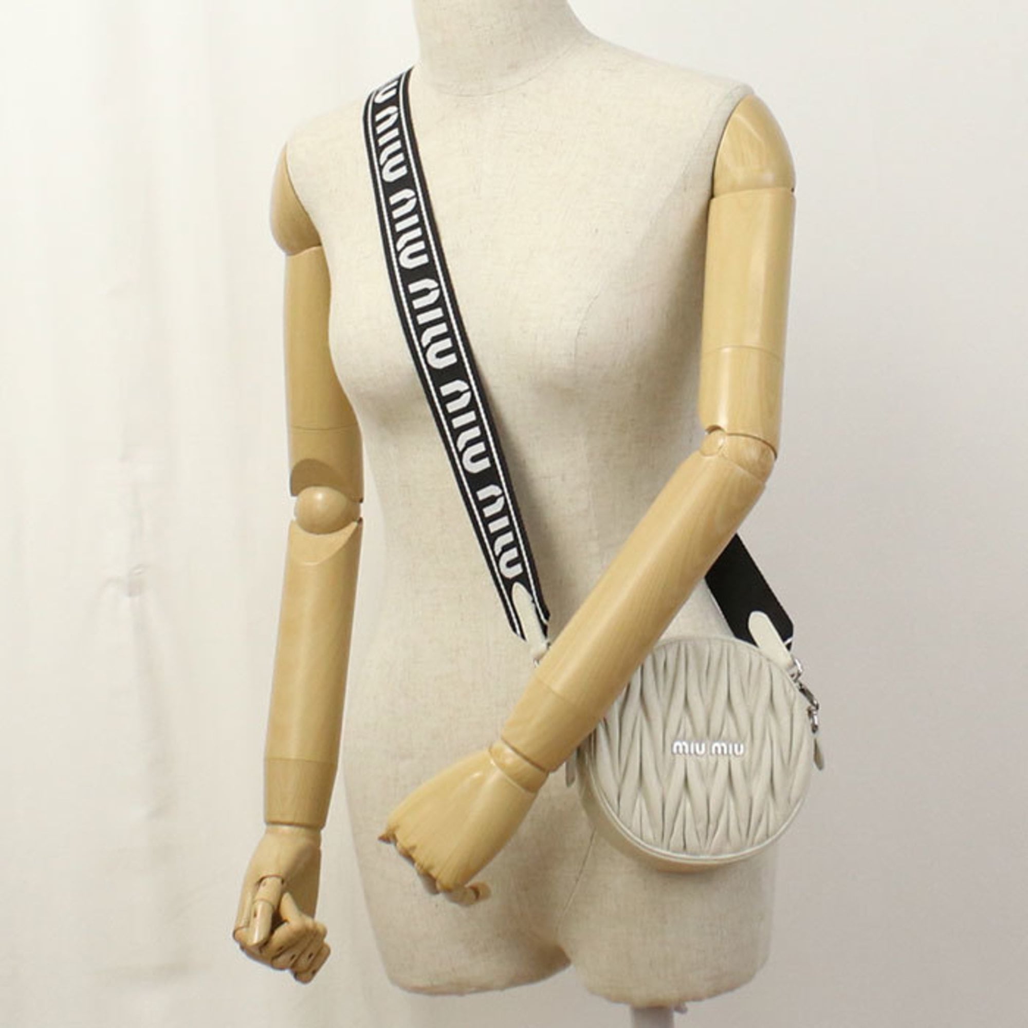 Miu Miu Matelasse White Leather Shoulder Bag (Pre-Owned)