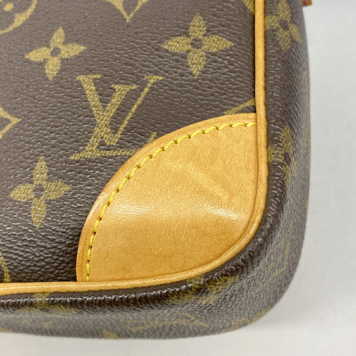 Louis Vuitton Brown Shoulder Bag (Pre-Owned)