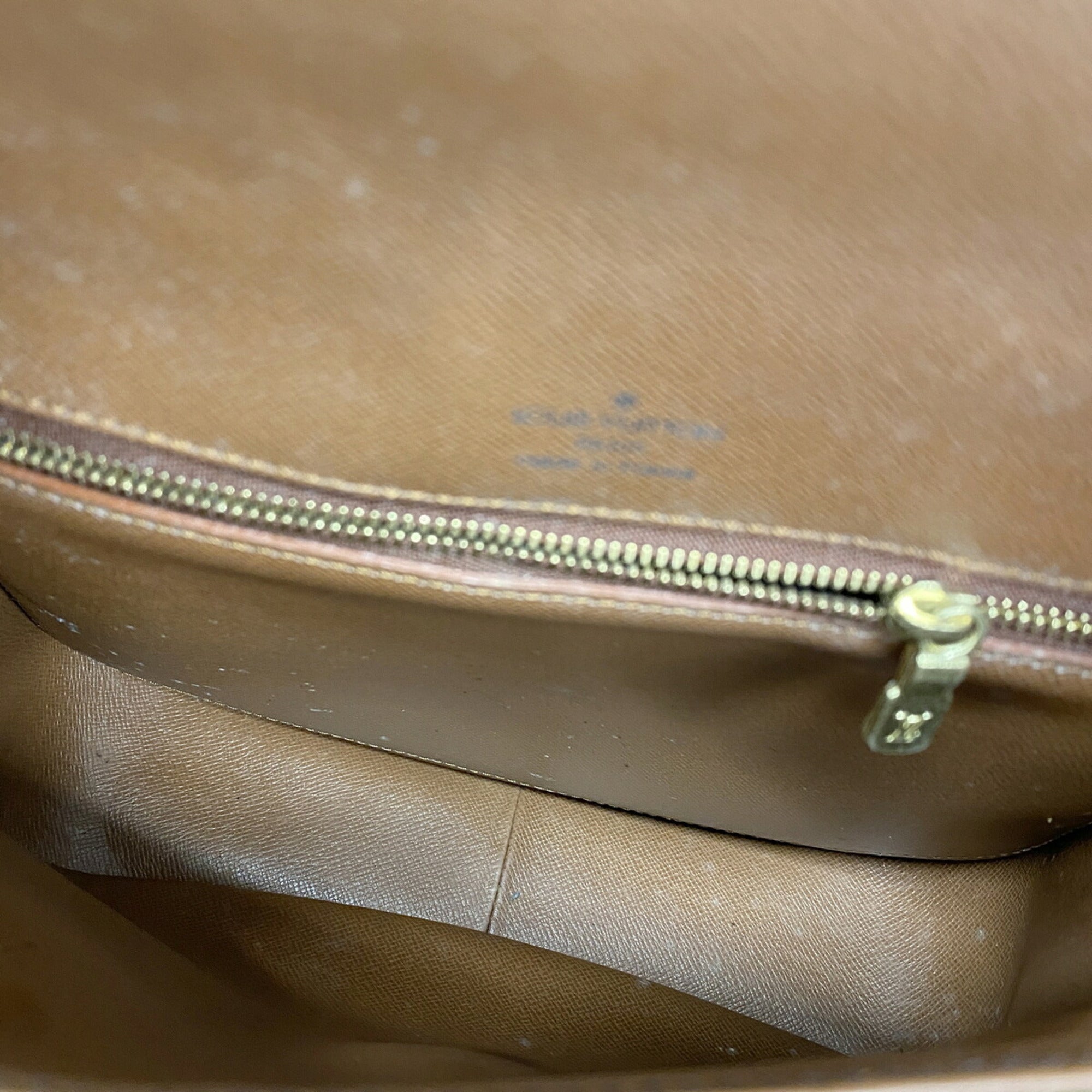 Louis Vuitton Brown Shoulder Bag (Pre-Owned)