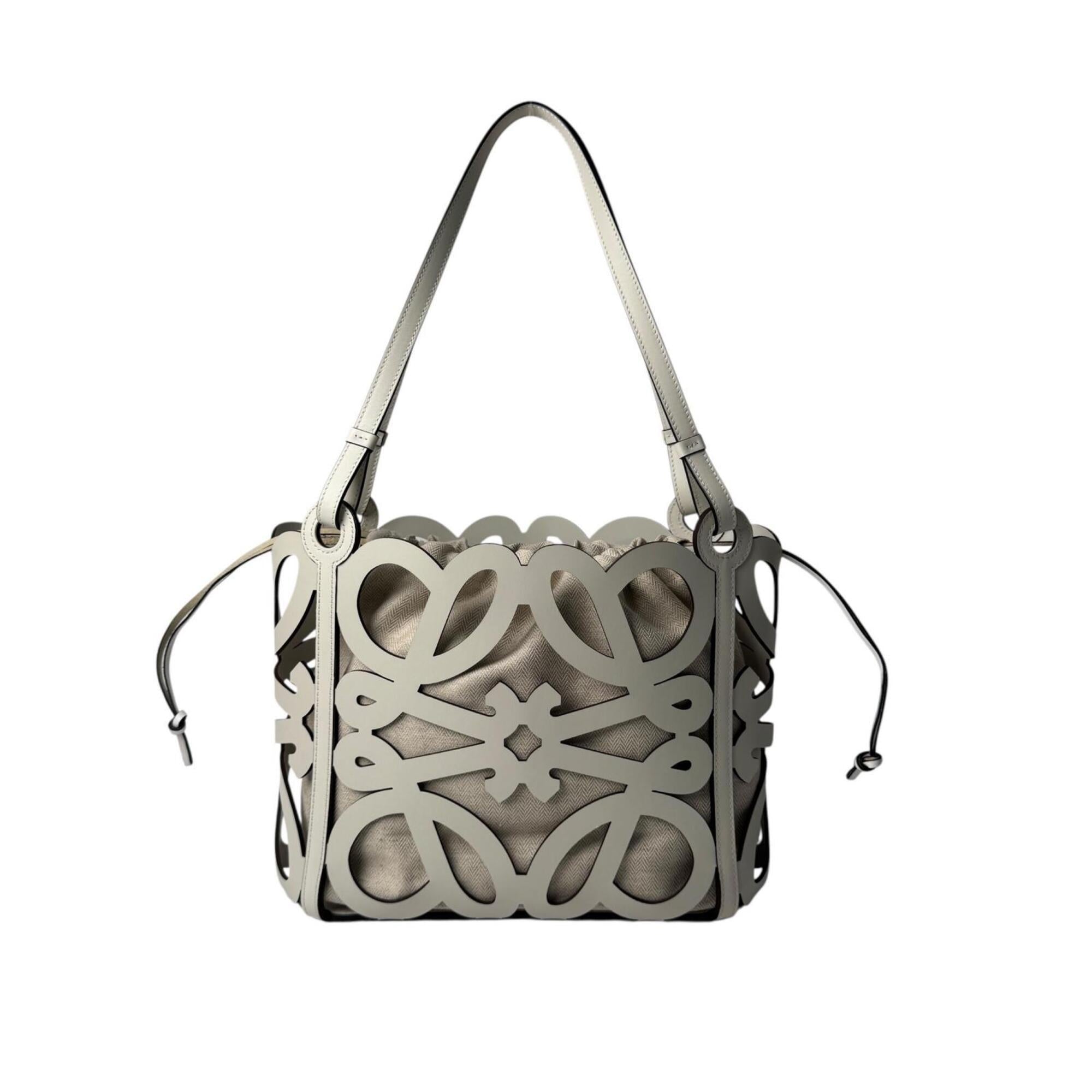 Loewe White Leather Tote Bag (Pre-Owned)