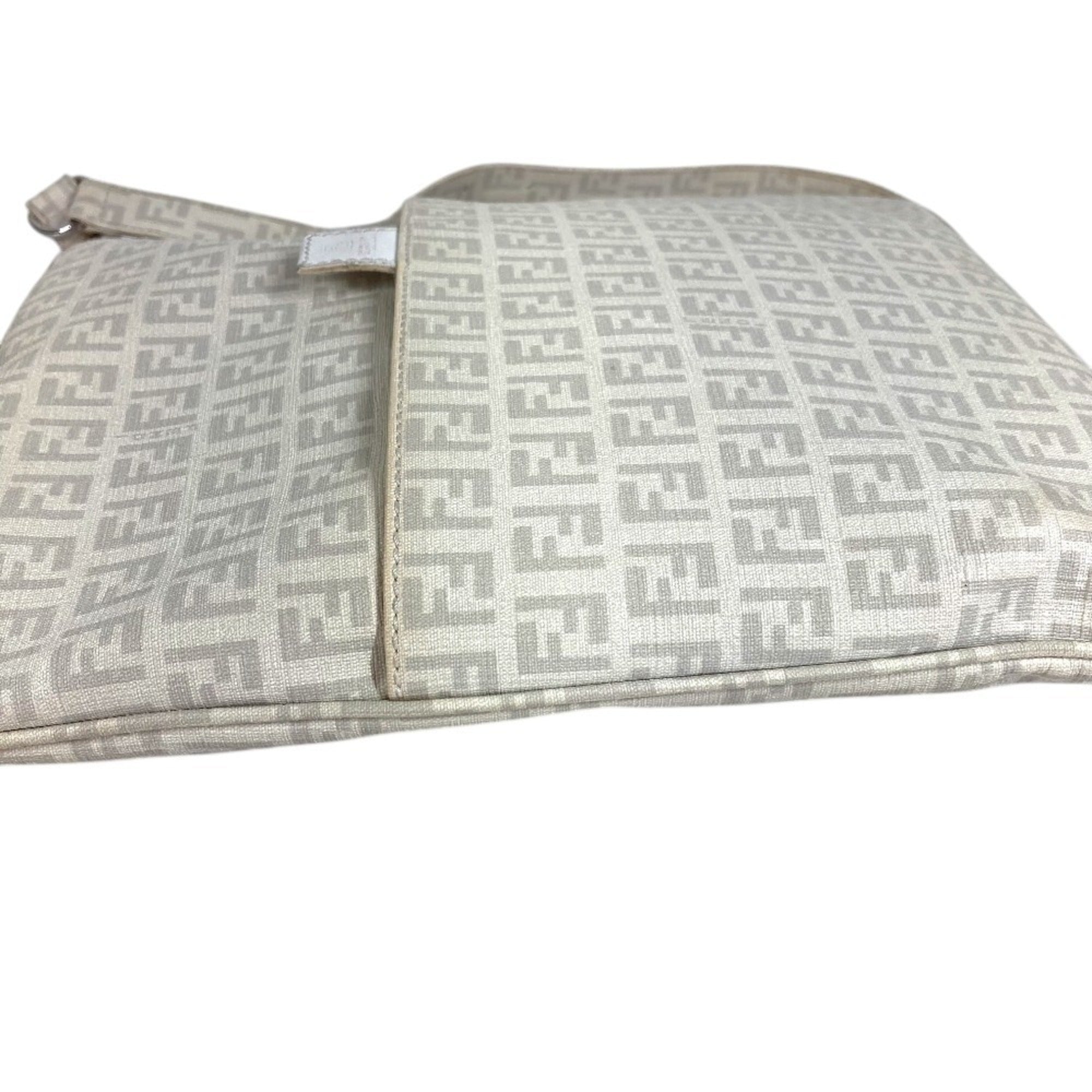 Fendi White Pvc Leather Pochette Shoulder Bag (Pre-Owned)