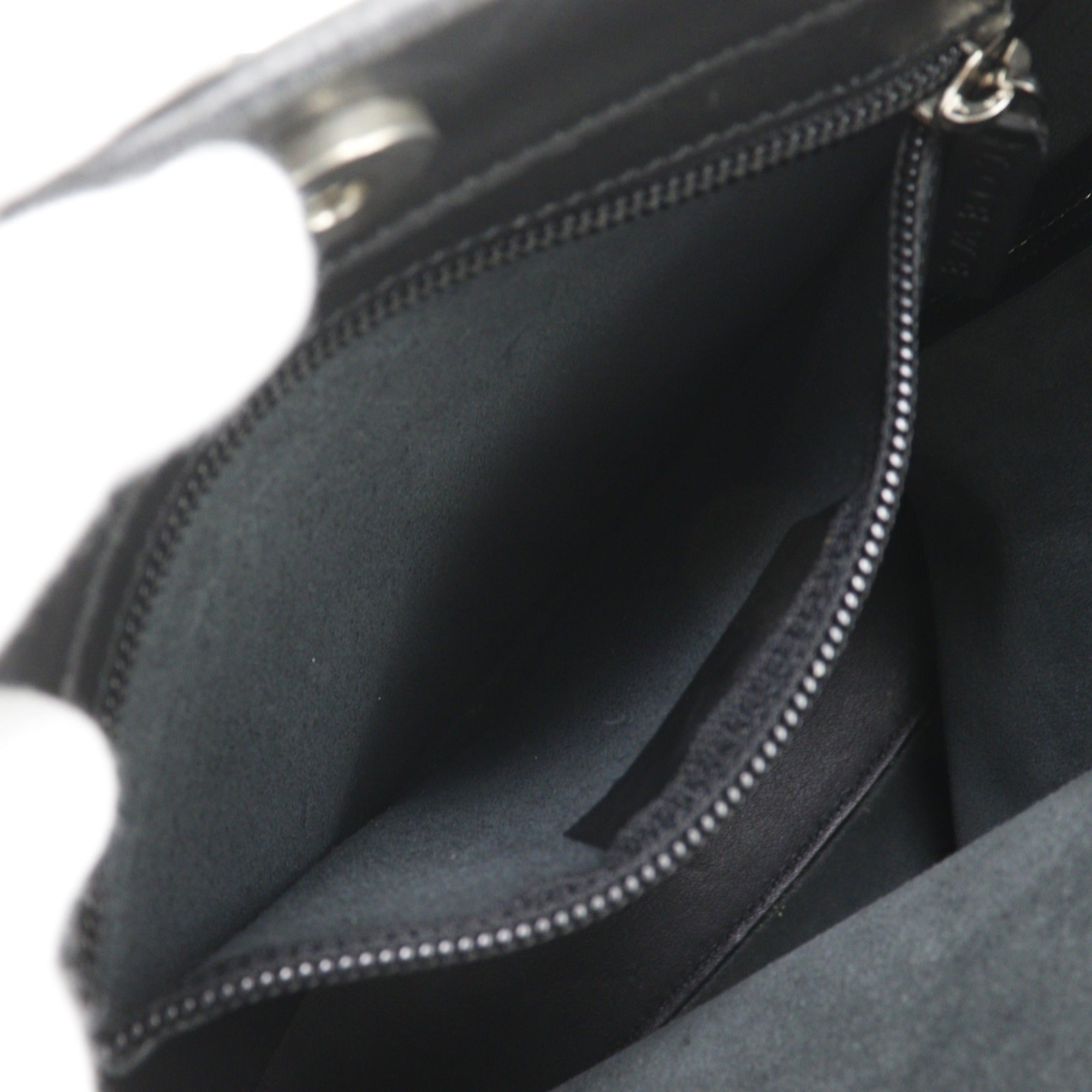 Loewe Black Leather Shoulder Bag (Pre-Owned)